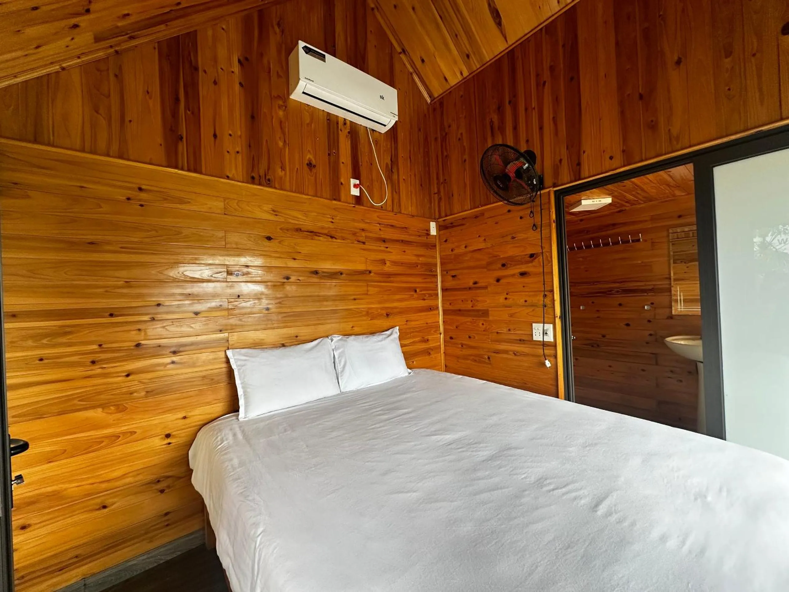Bedroom, Bed in Catcat Garden House