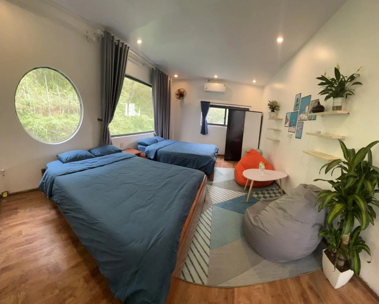 Photo of the whole room, Bed in Catcat Garden House