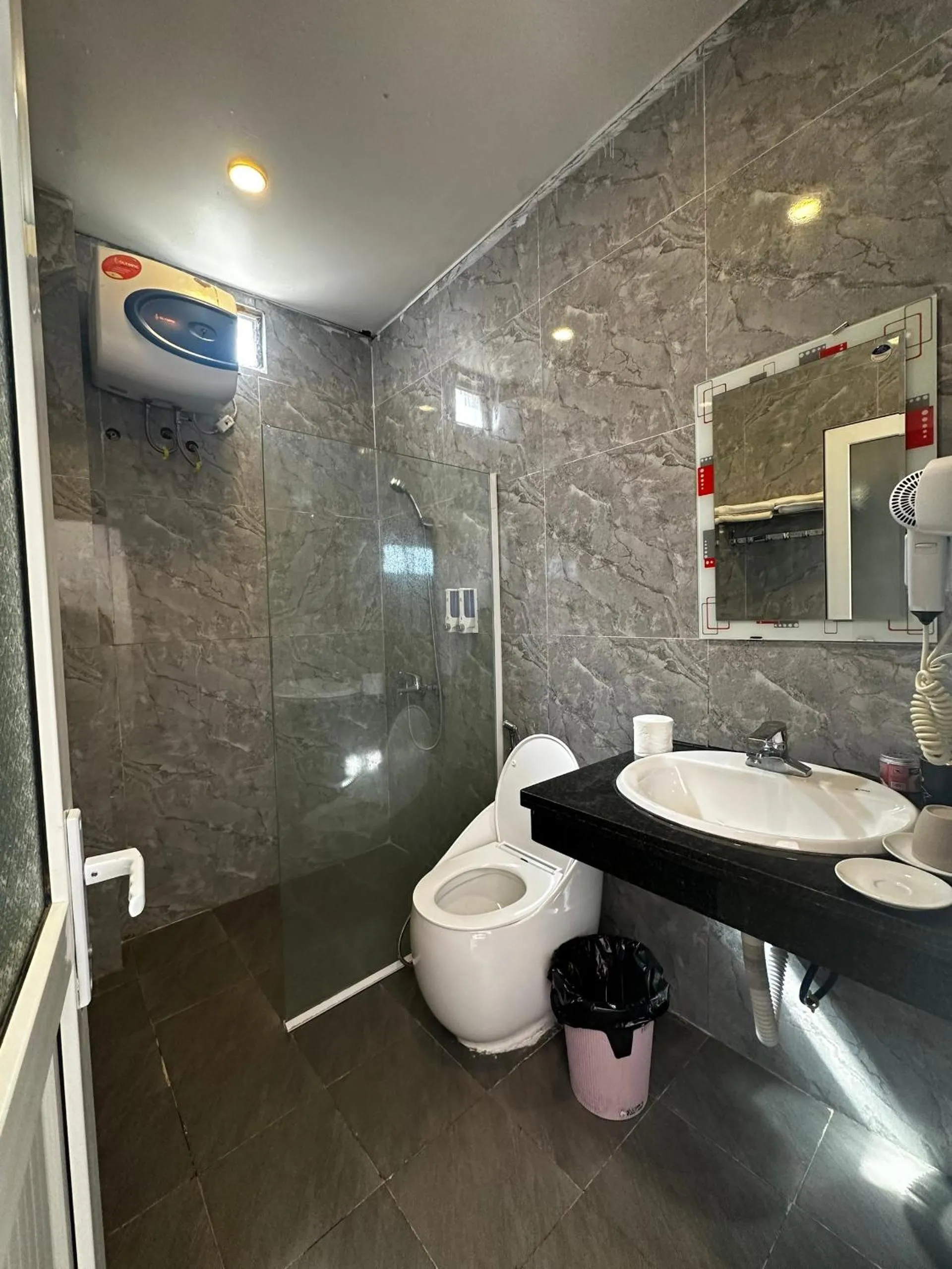 Shower in Catcat Garden House