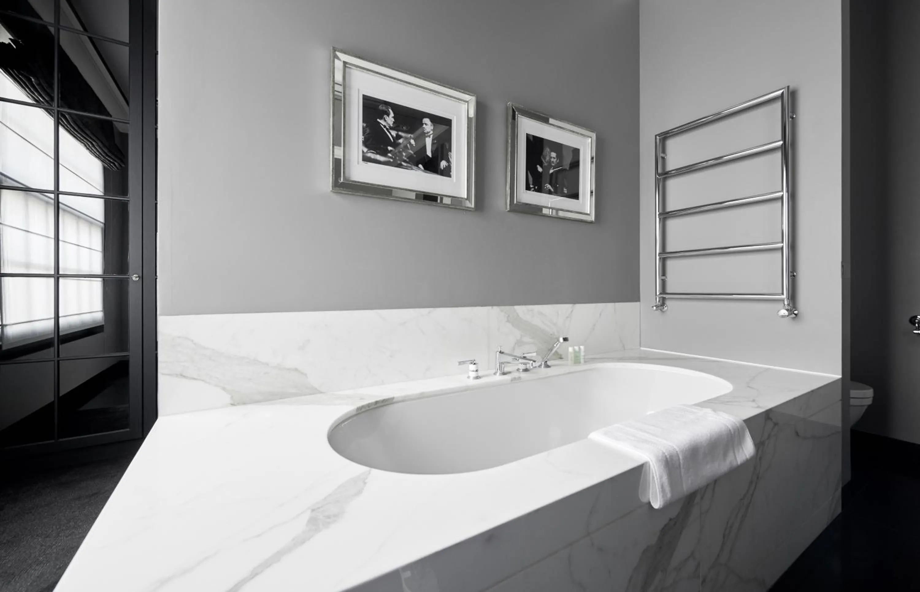 Bathroom, Bed in Hotel Odette en Ville