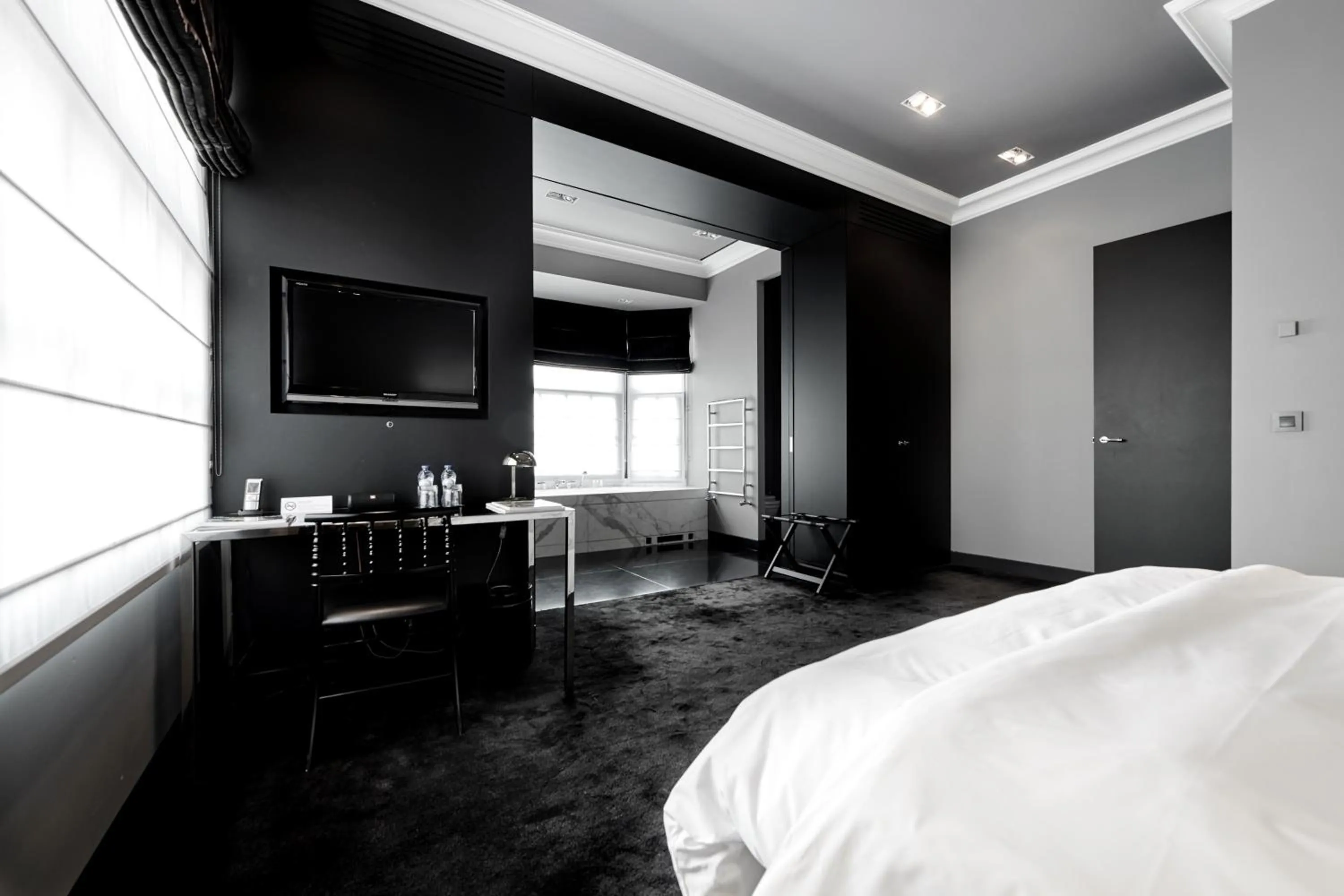 Photo of the whole room, Bed in Hotel Odette en Ville