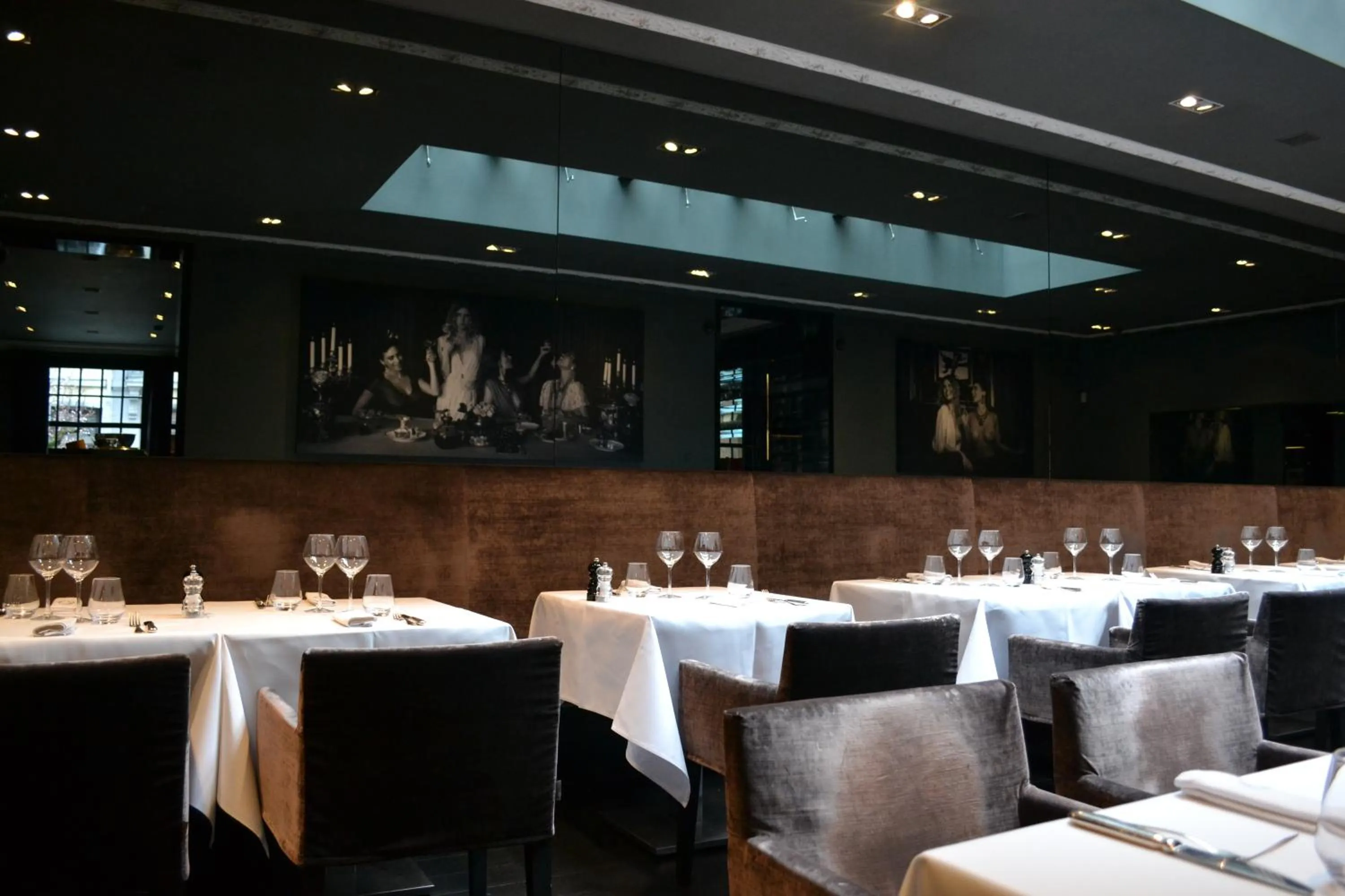 Restaurant/places to eat in Hotel Odette en Ville