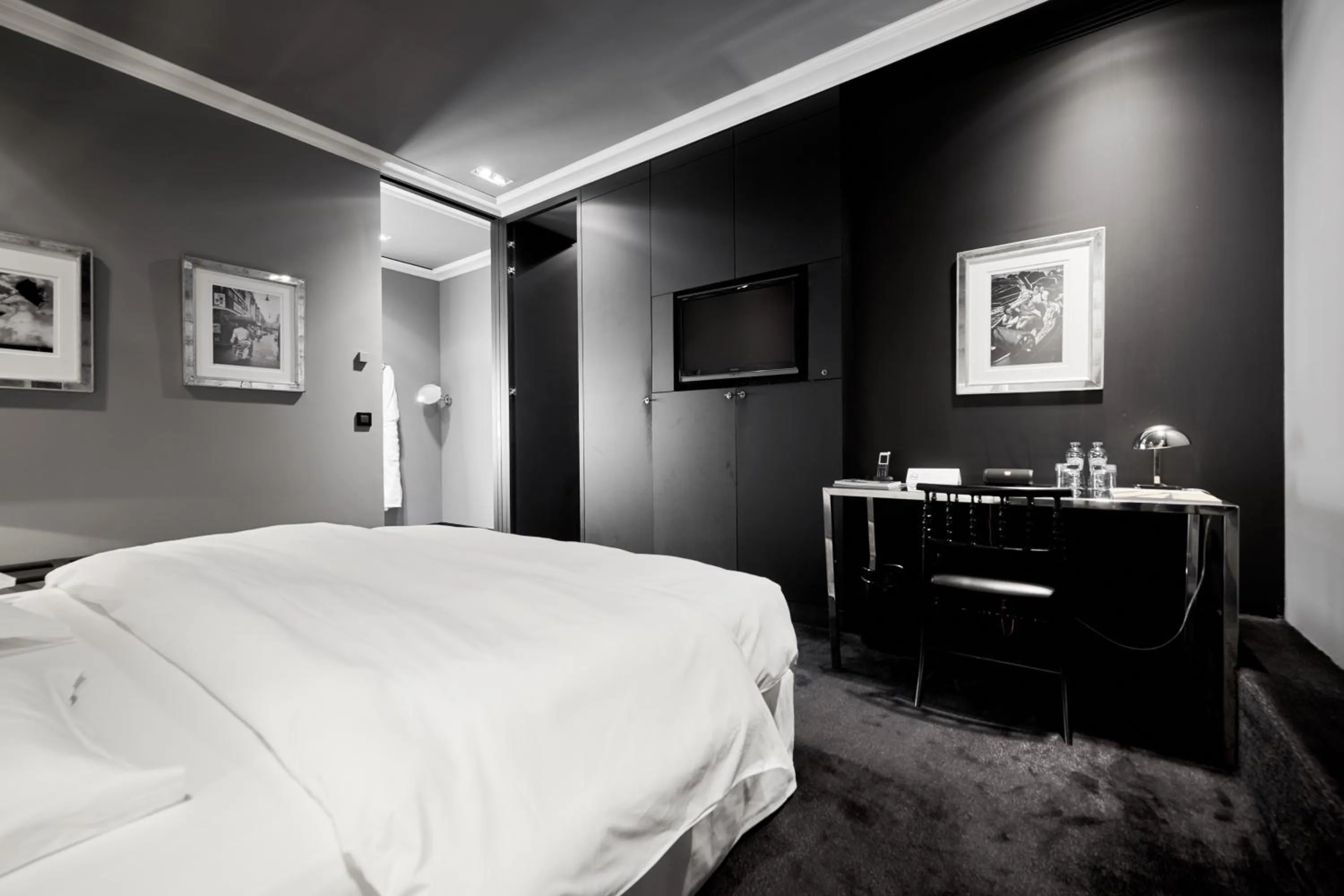 Photo of the whole room, Bed in Hotel Odette en Ville