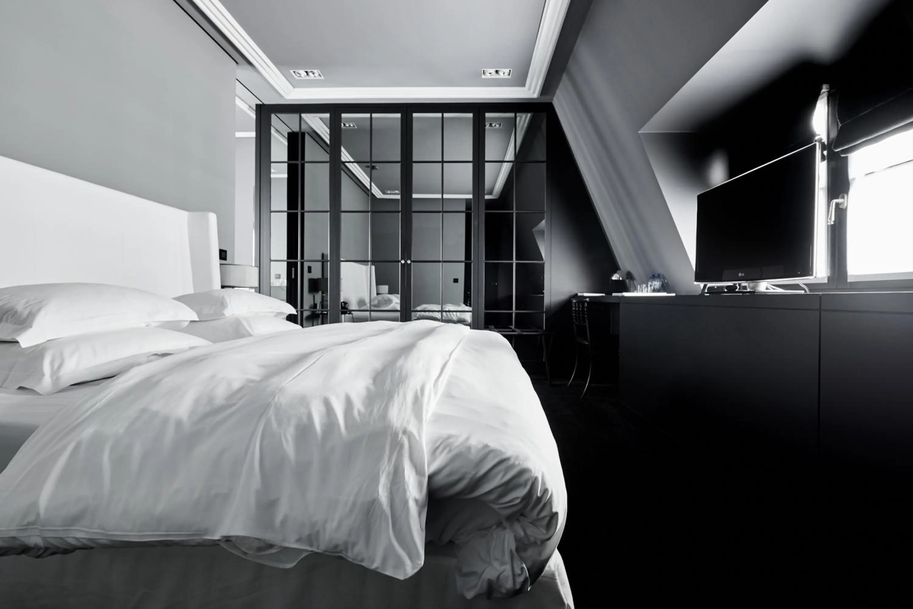 Photo of the whole room, Bed in Hotel Odette en Ville