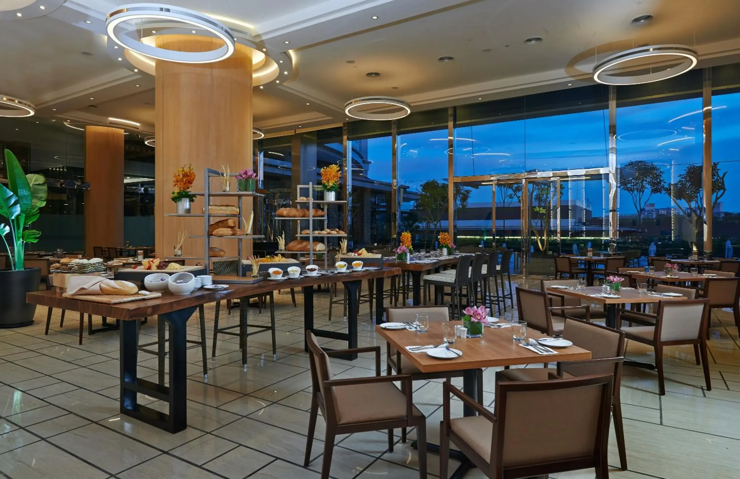 Restaurant/places to eat in VE Hotel & Residence Restaurant/places to eat in VE Hotel & Residence