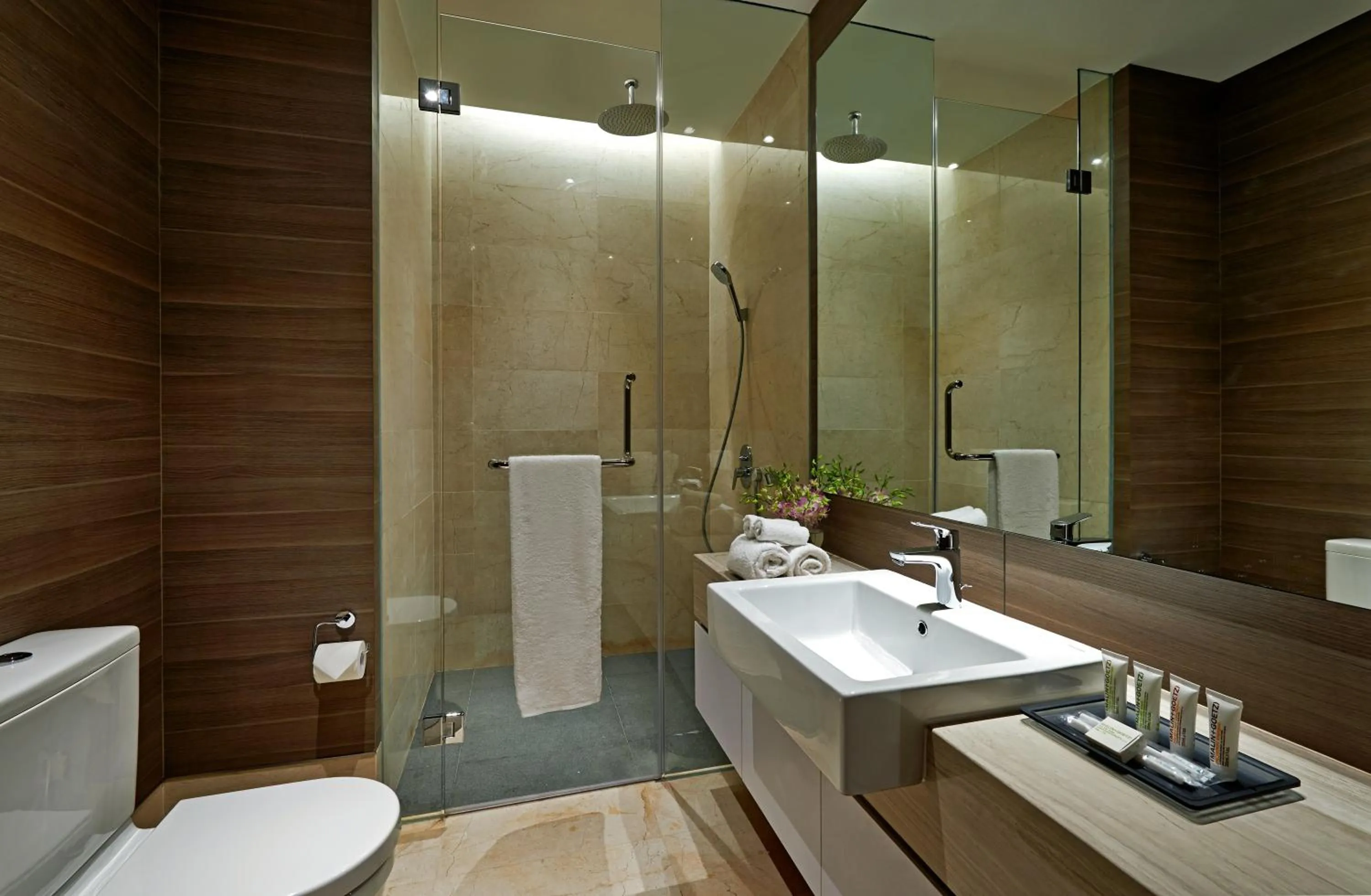 Shower in VE Hotel & Residence