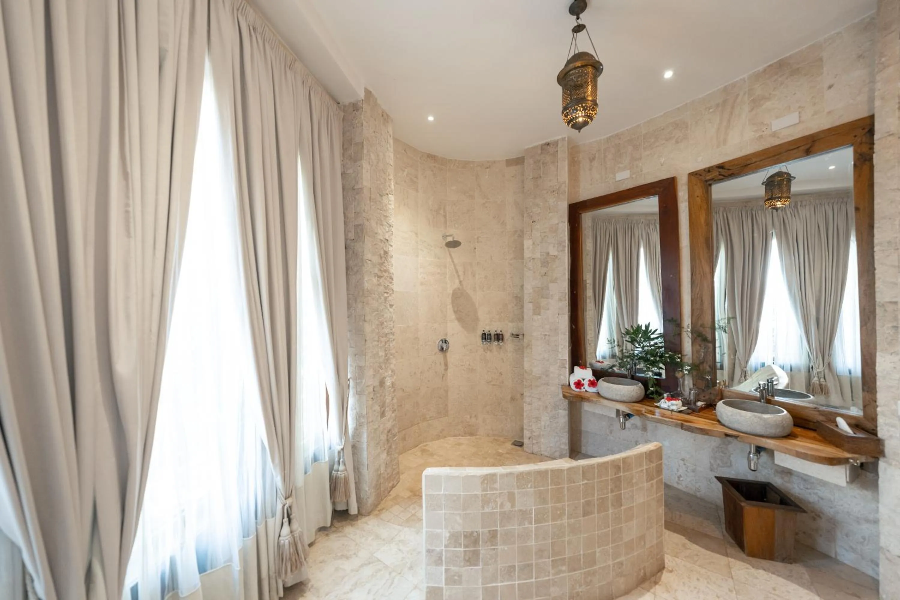 Shower in Xanadu Luxury Villas & Retreat Zanzibar