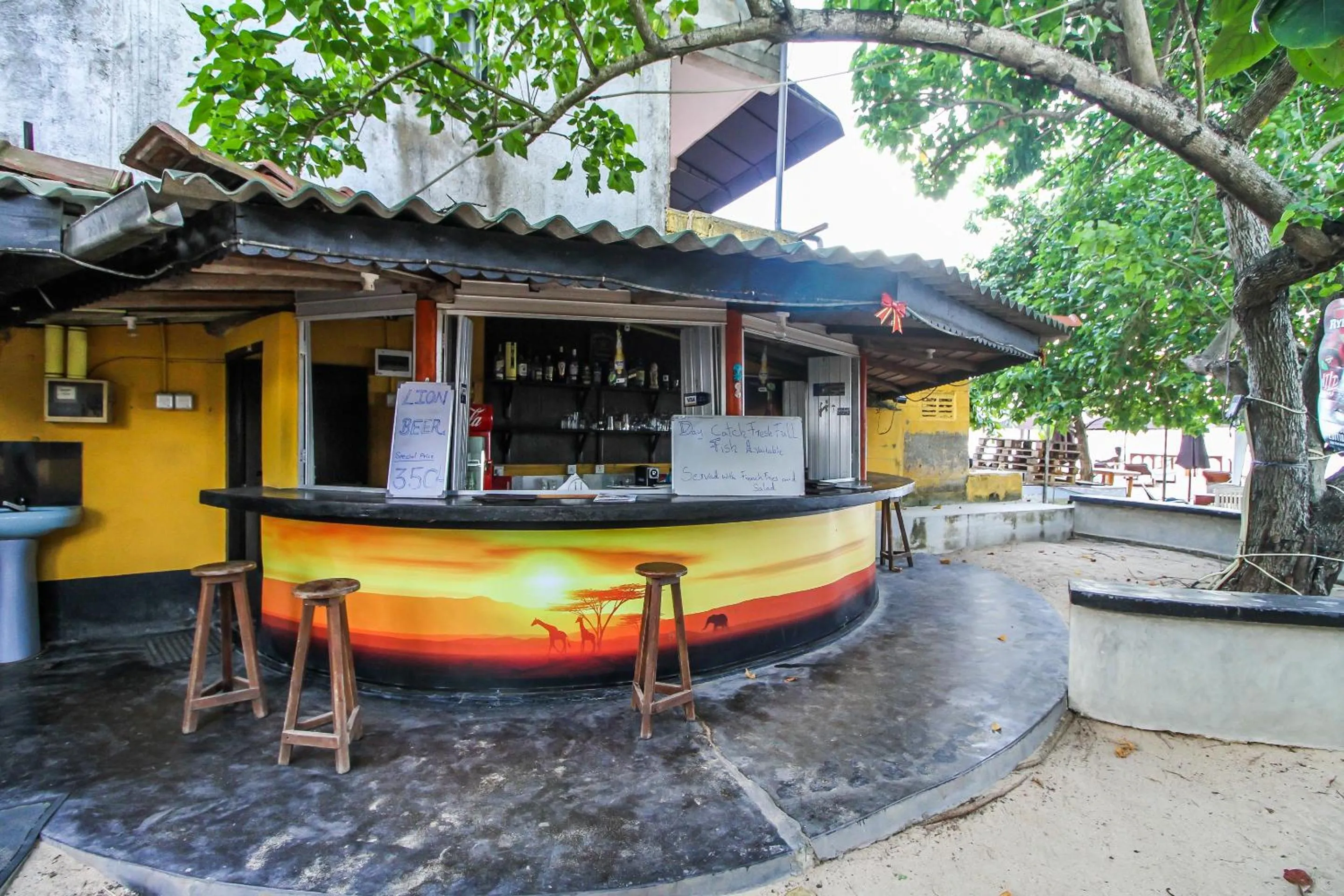 Restaurant/places to eat in Sea view Beach Resort