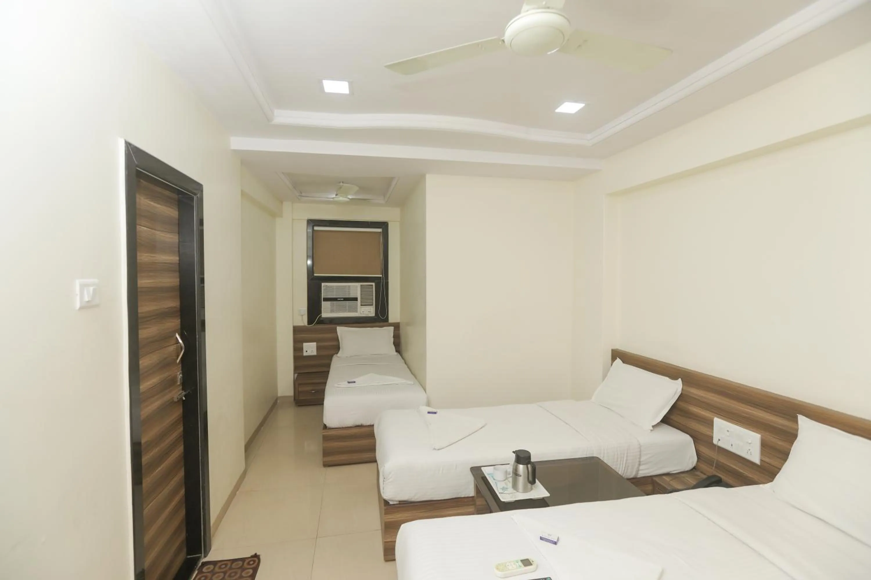 Photo of the whole room, Bed in Hotel Mid town