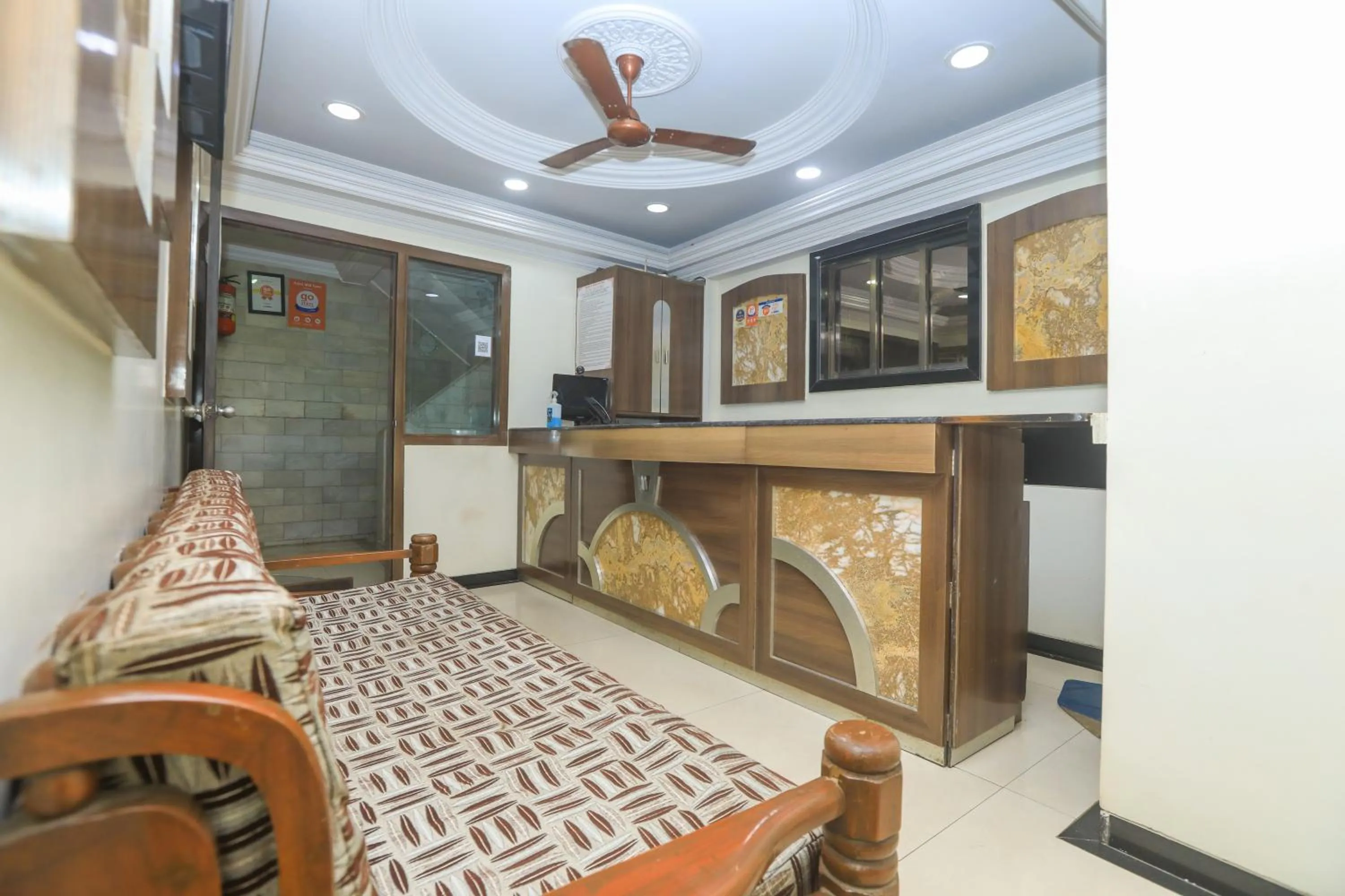 Lobby or reception, Bed in Hotel Mid town