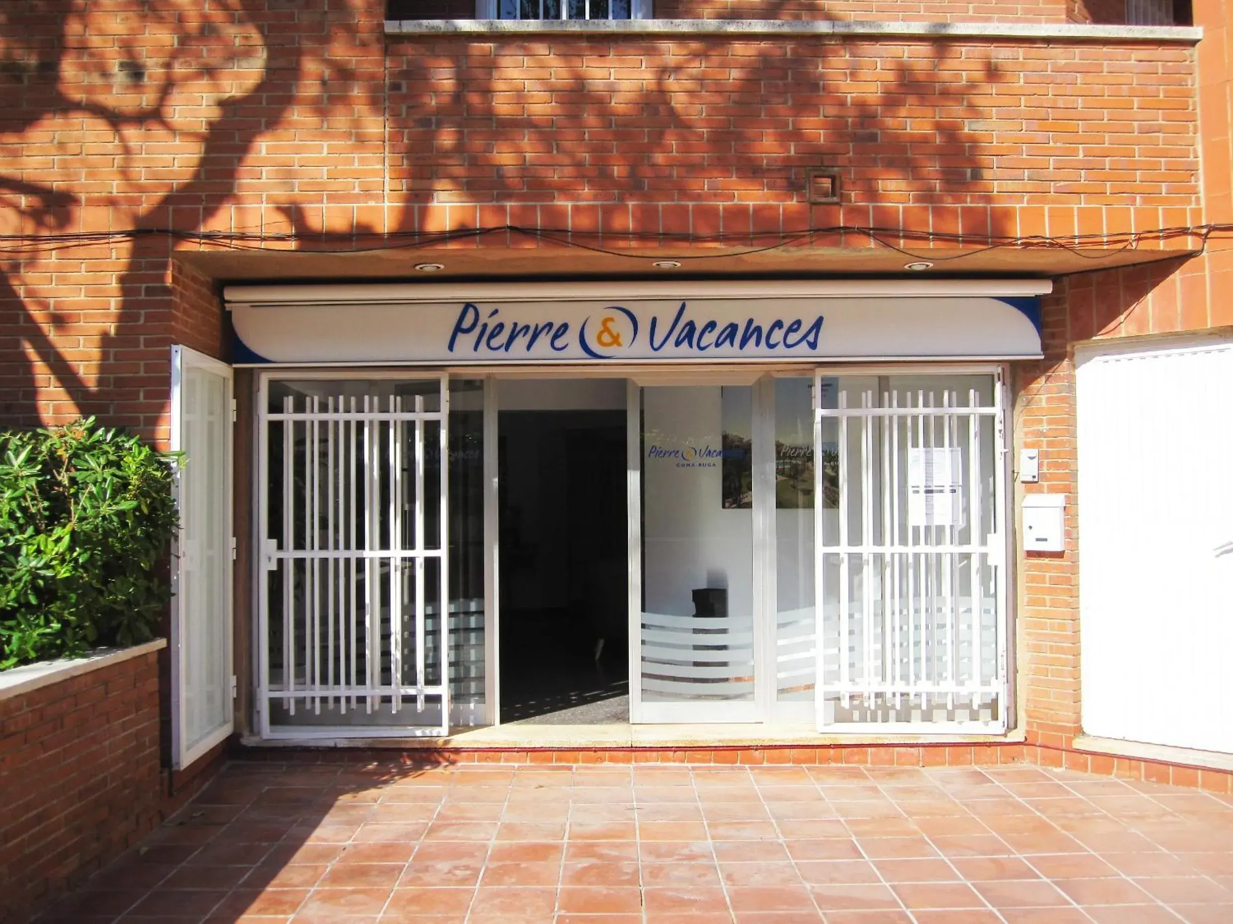 Facade/entrance in Pierre & Vacances Comarruga Facade/entrance in Pierre & Vacances Comarruga