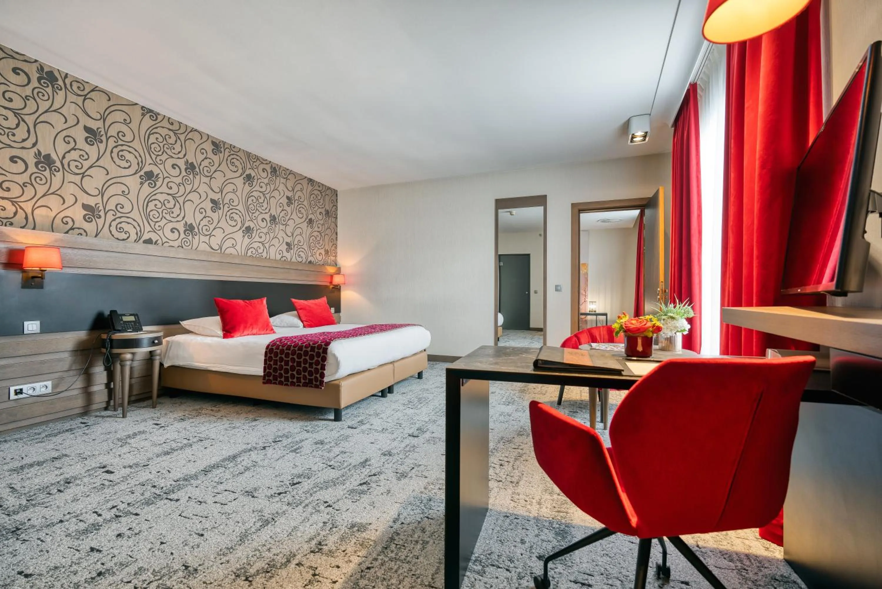 Living room, Bed in Van Der Valk Sélys Liège Hotel & Spa