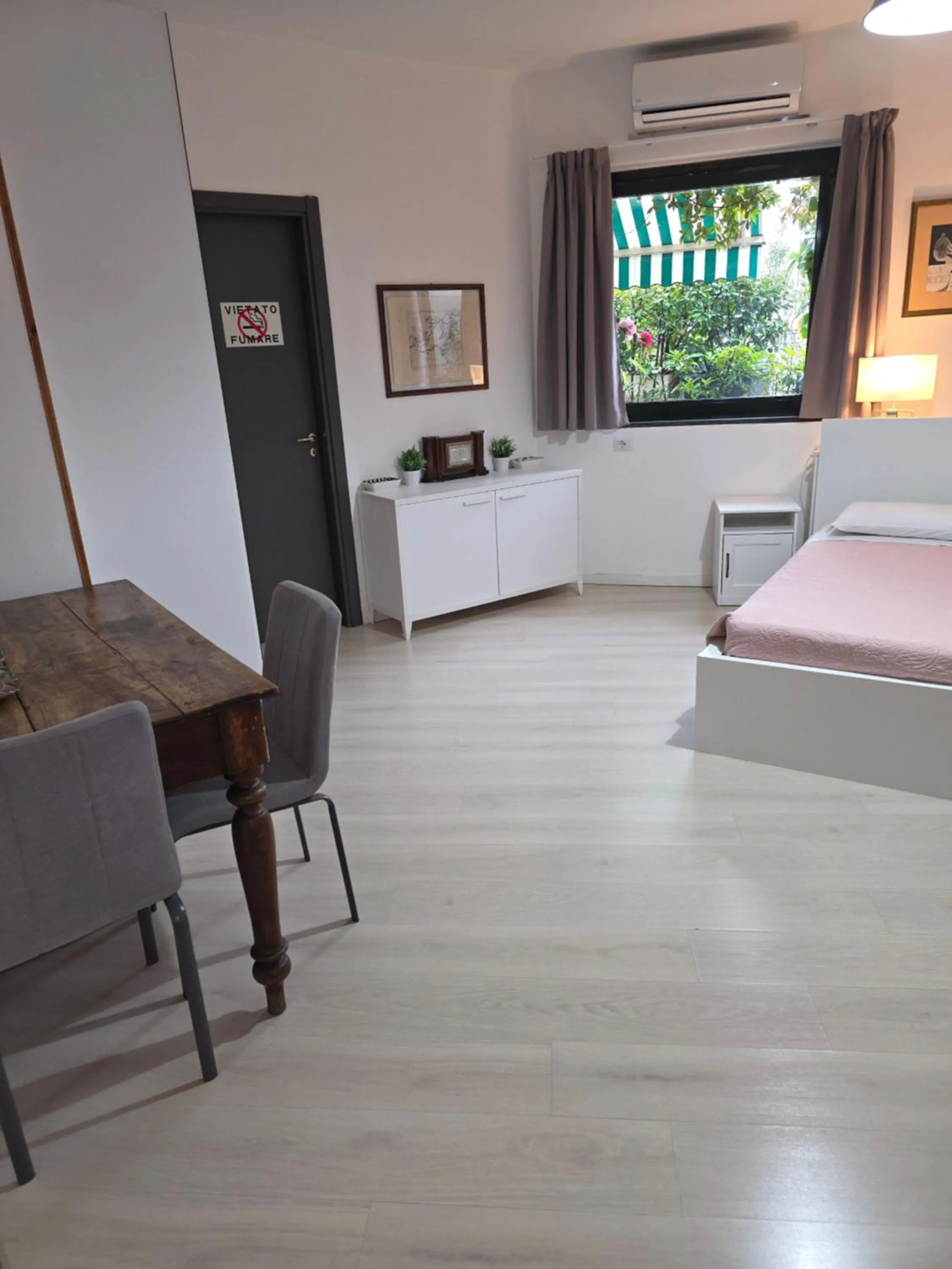 Bed in Victoria Royal Garden