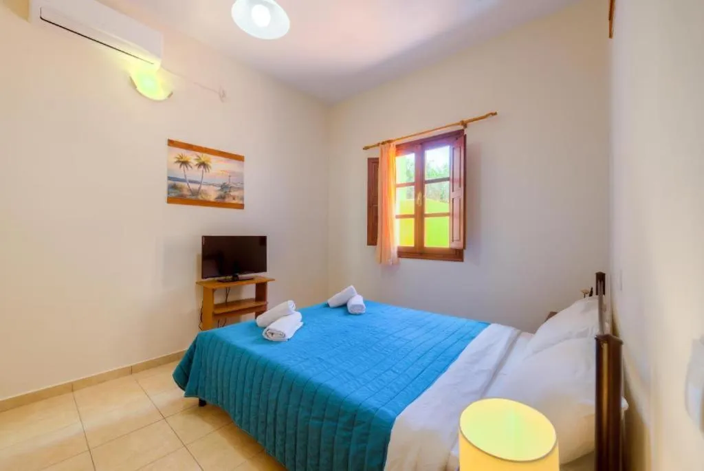 Bedroom, Bed in Soulis Hotel