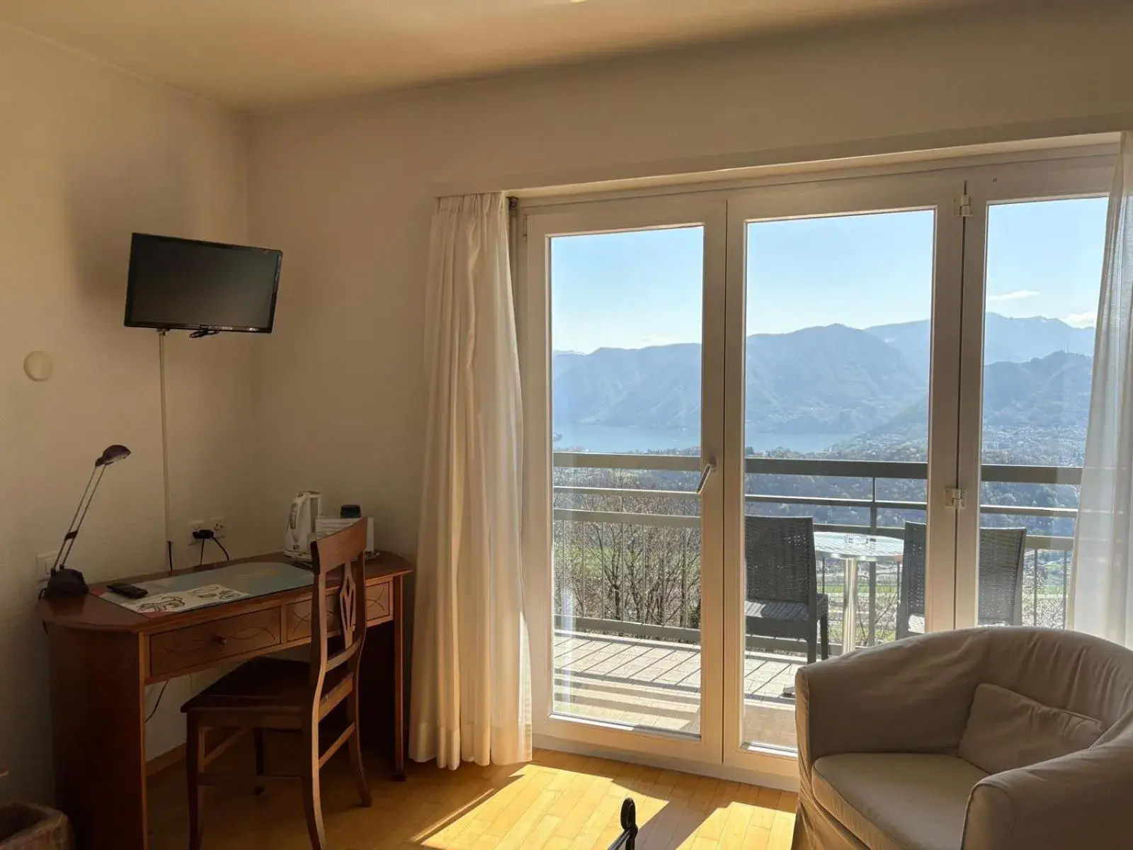 Superior Single Room with Lake View in Al Ponte Superior Single Room with Lake View in Al Ponte