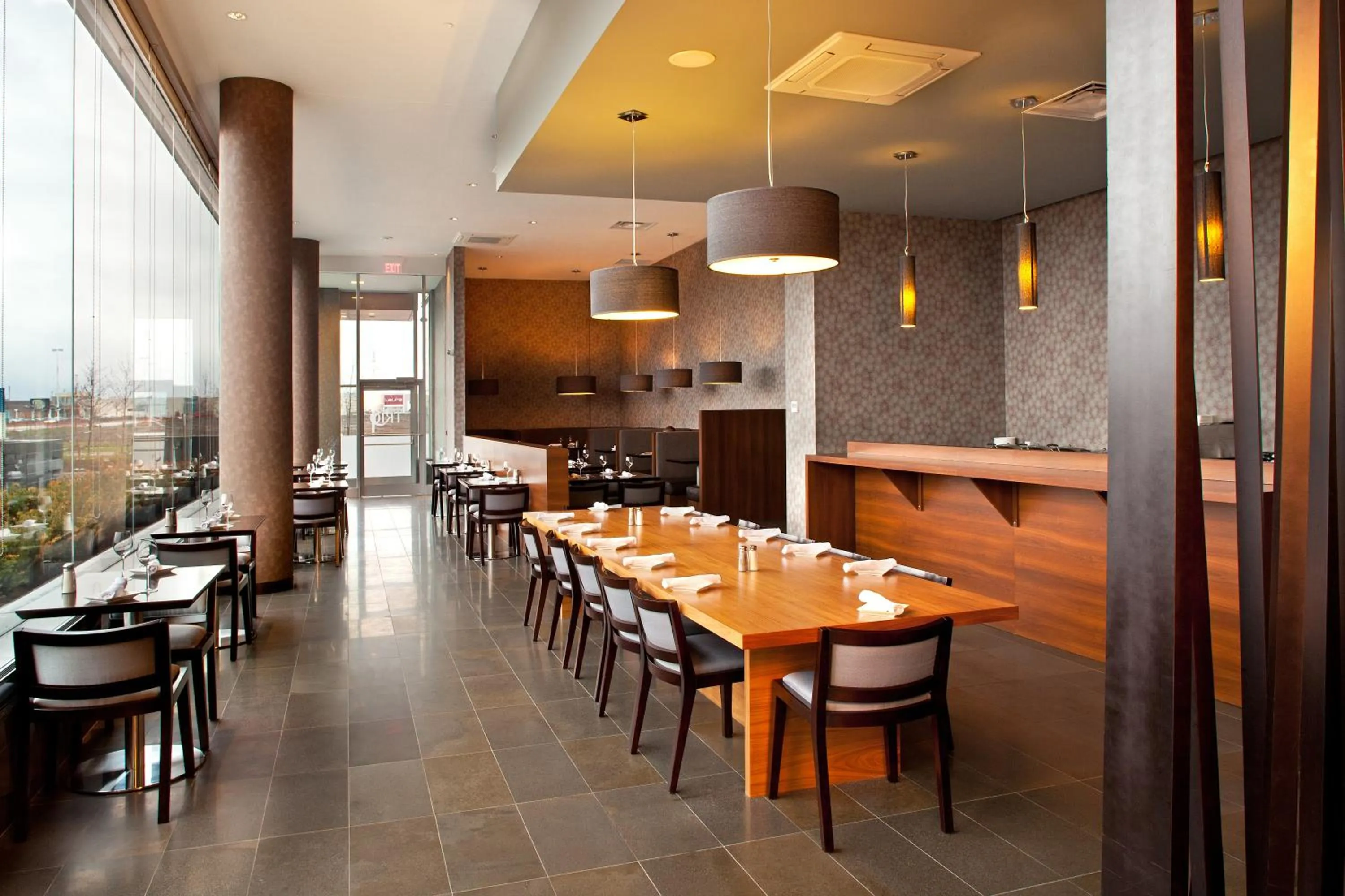 Restaurant/places to eat in Novotel Toronto Vaughan Centre