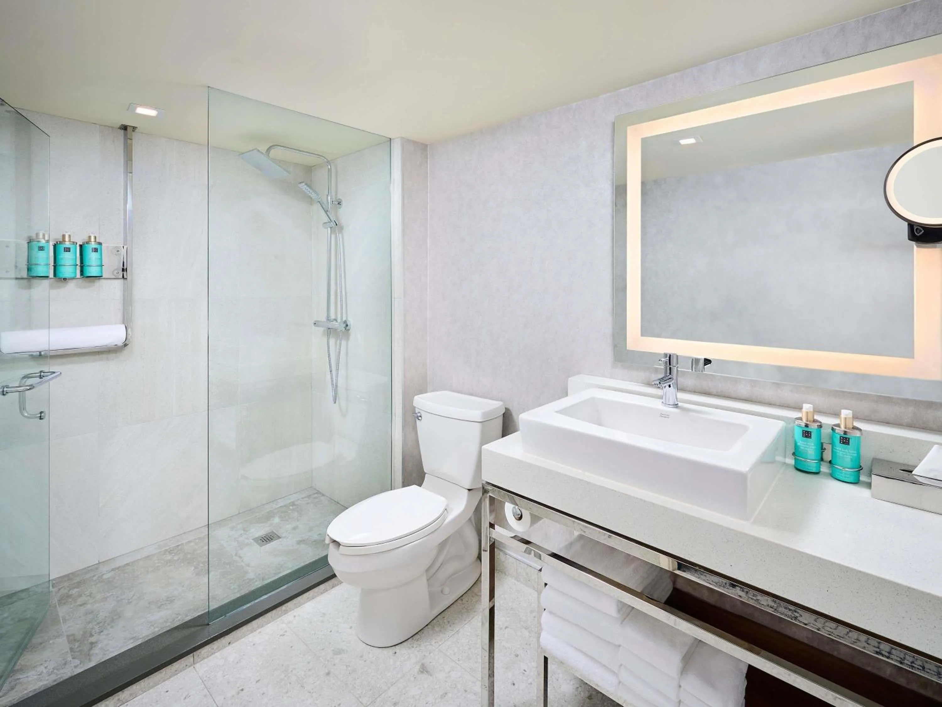 Bedroom in Novotel Toronto Vaughan Centre