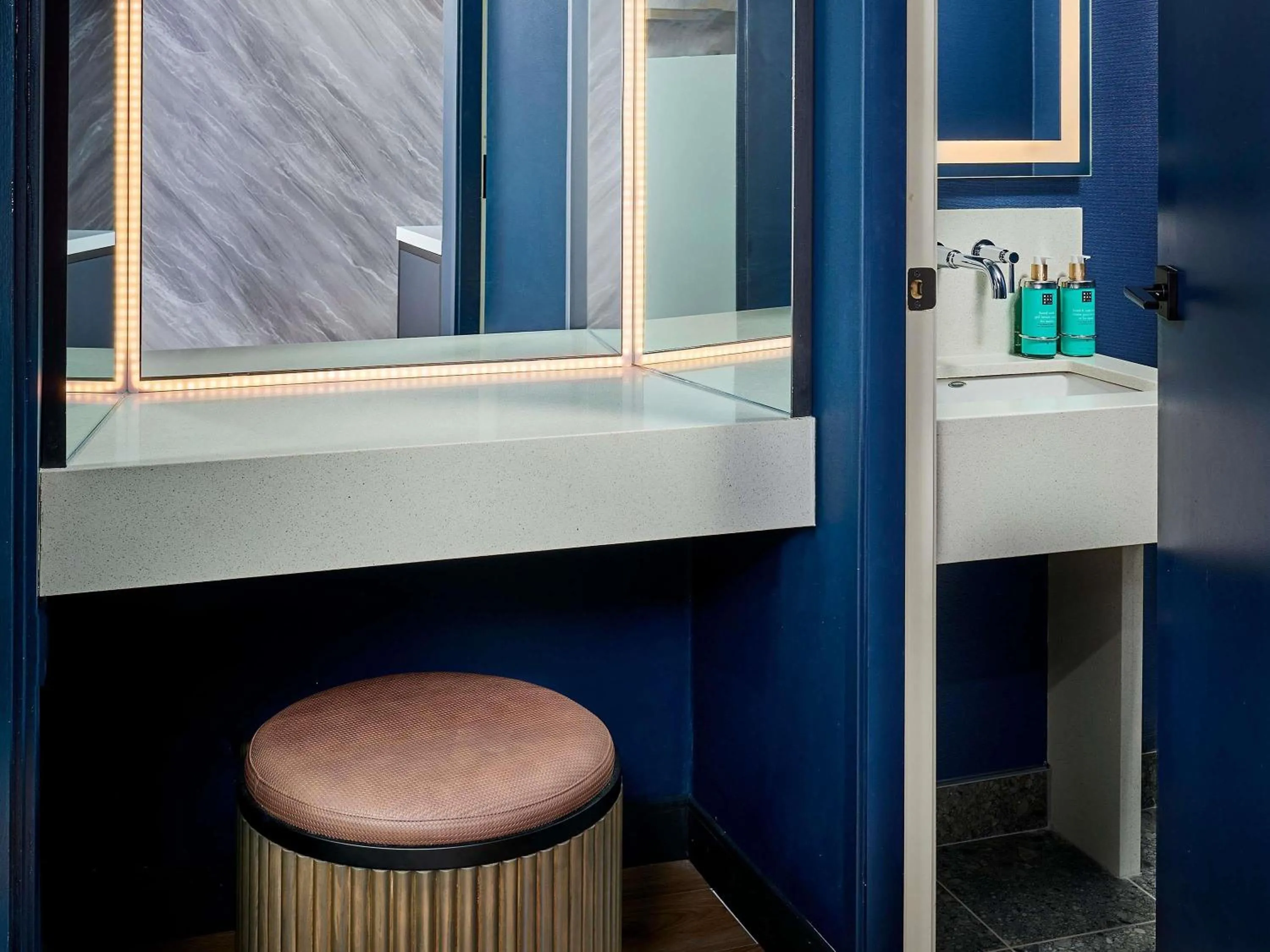 Bedroom in Novotel Toronto Vaughan Centre