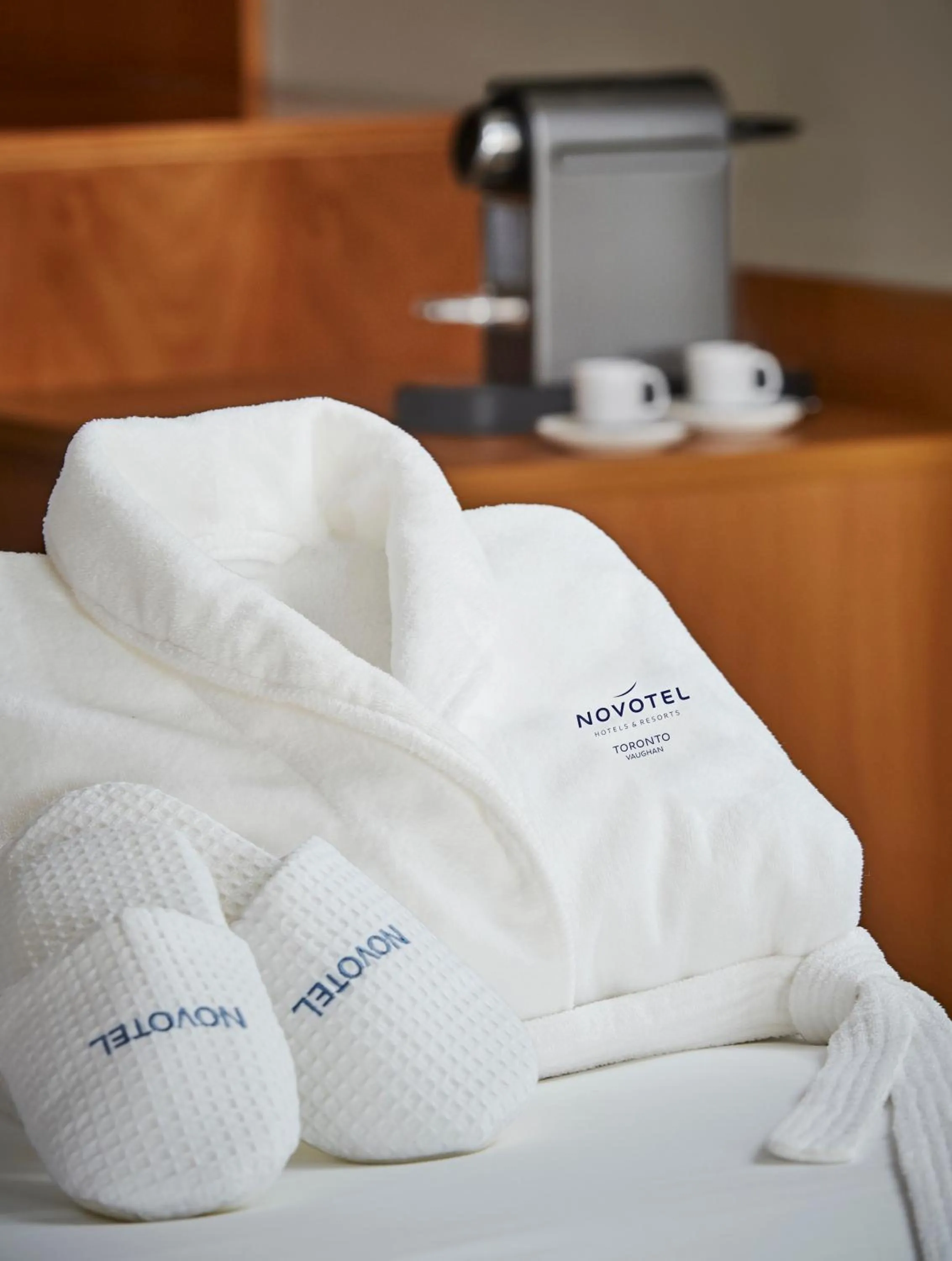 Bedroom, Bed in Novotel Toronto Vaughan Centre