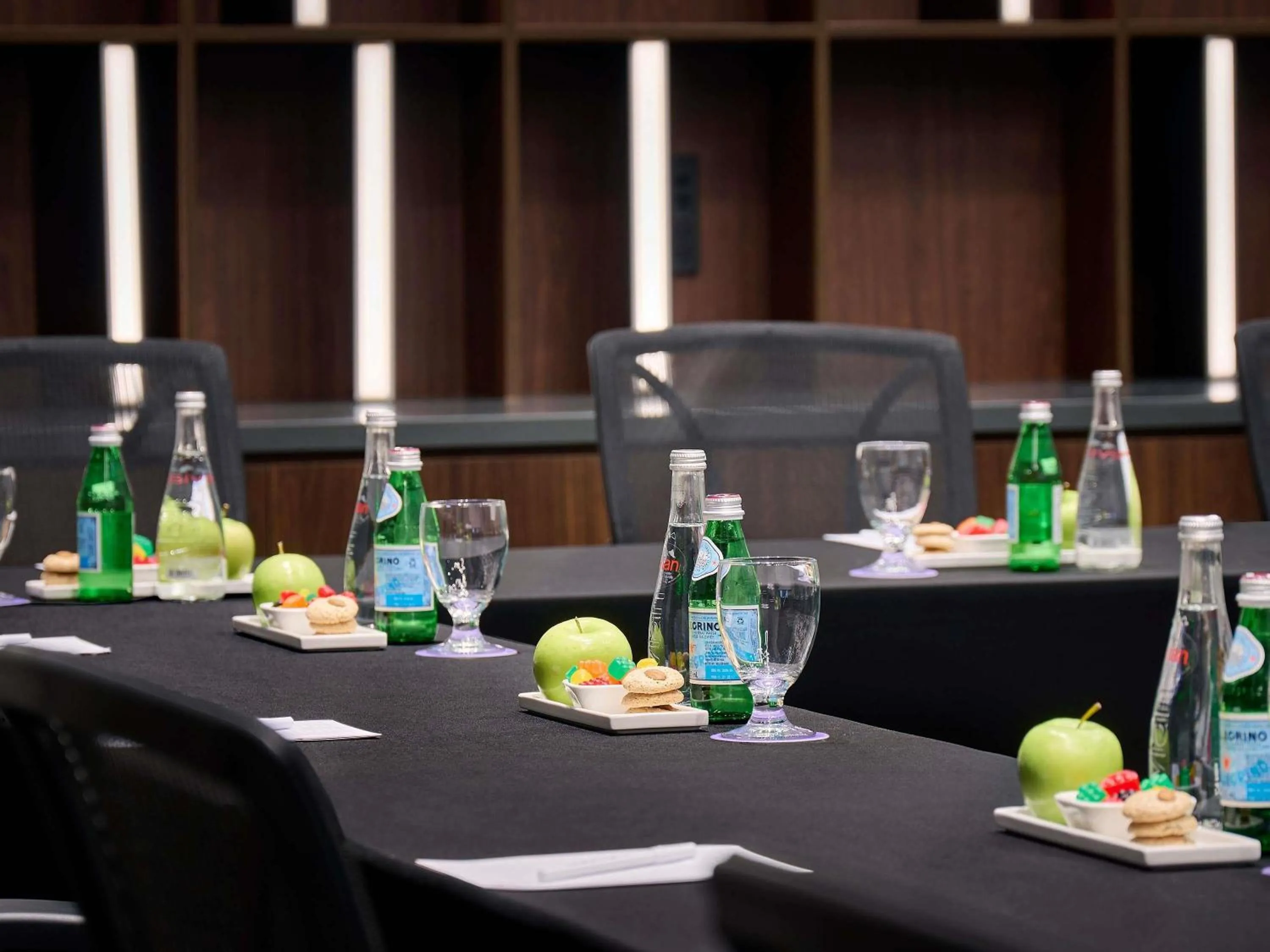 Meeting/conference room in Novotel Toronto Vaughan Centre