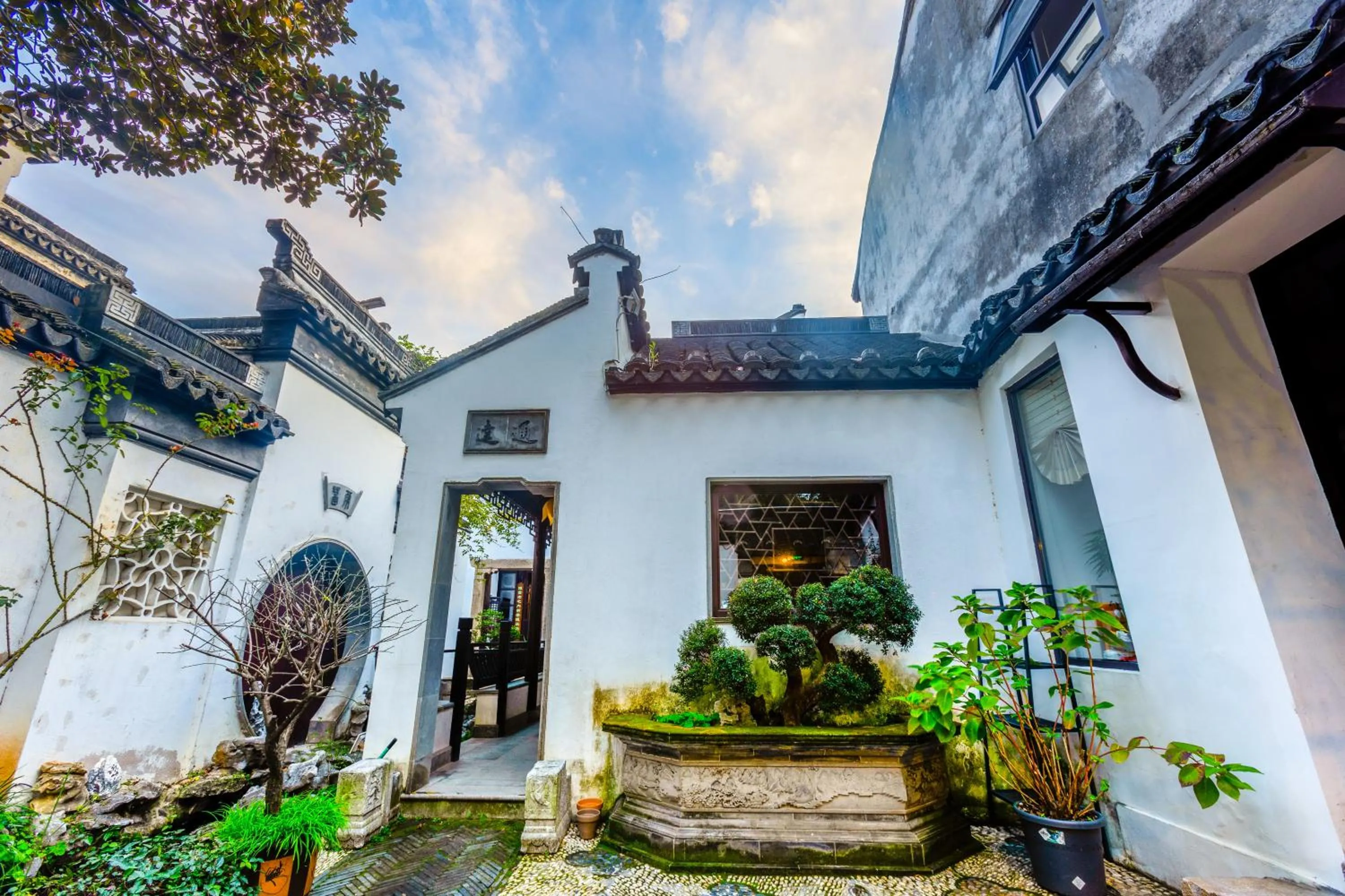 On site in Tongli 1917 Best South Inn