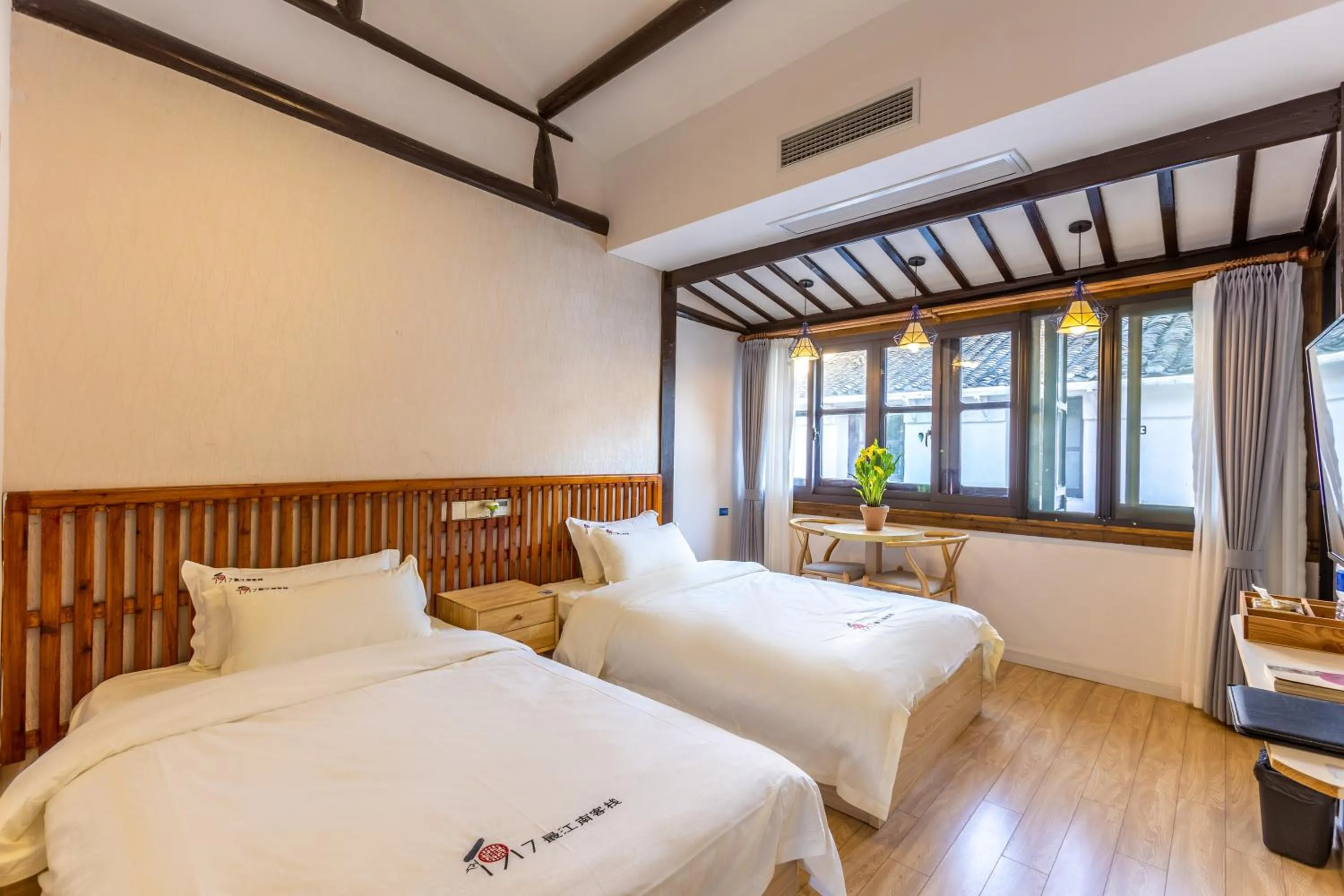 Photo of the whole room, Bed in Tongli 1917 Best South Inn