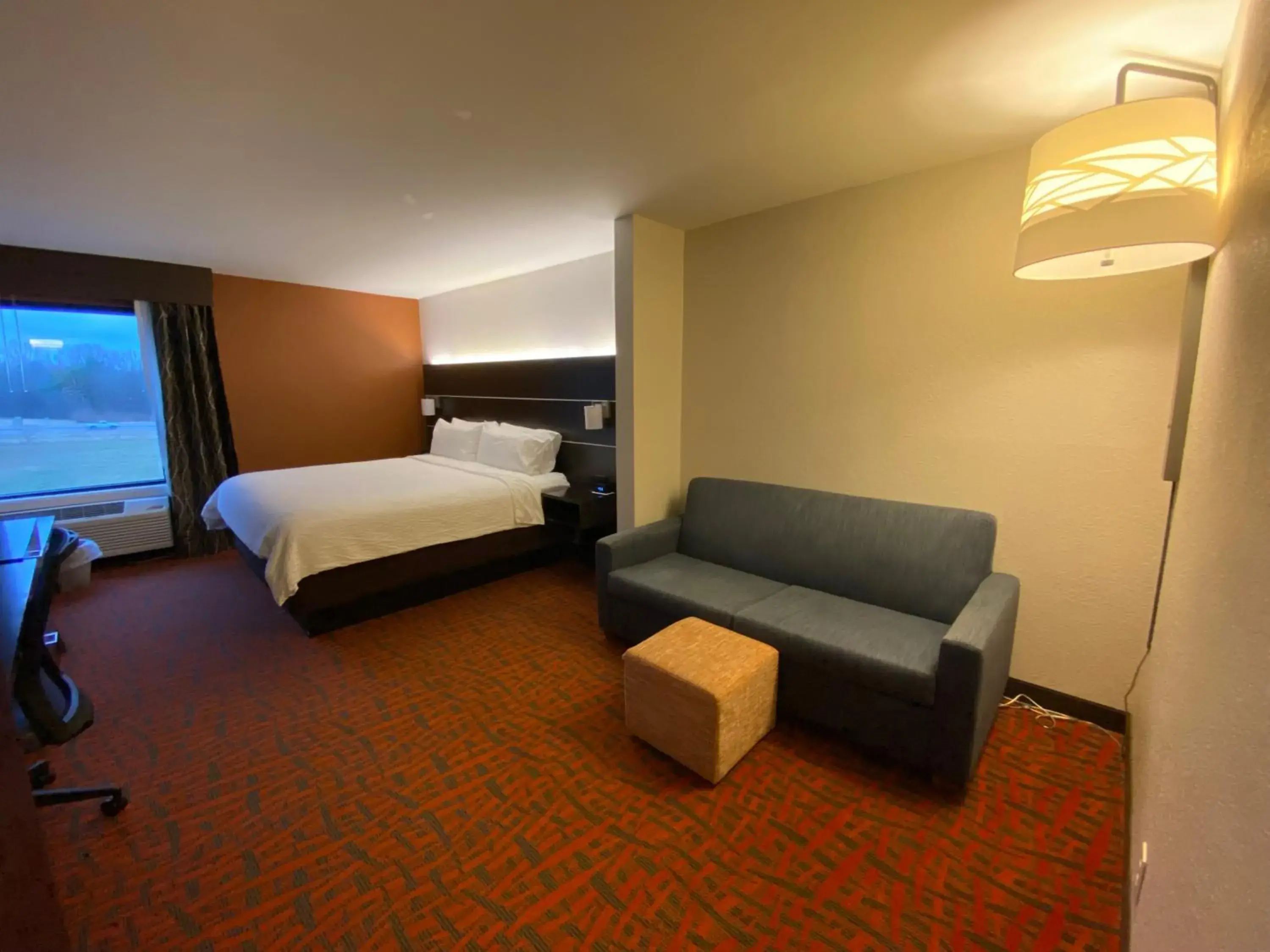 Photo of the whole room, Bed in Holiday Inn Express Metropolis by IHG Photo of the whole room, Bed in Holiday Inn Express Metropolis by IHG
