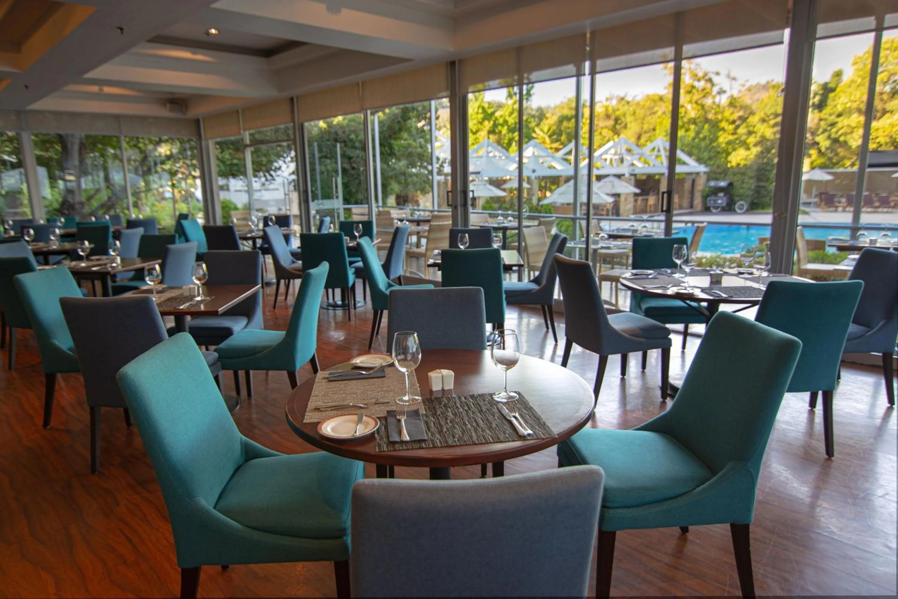 Restaurant/places to eat in Sheraton Santiago Hotel & Convention Center