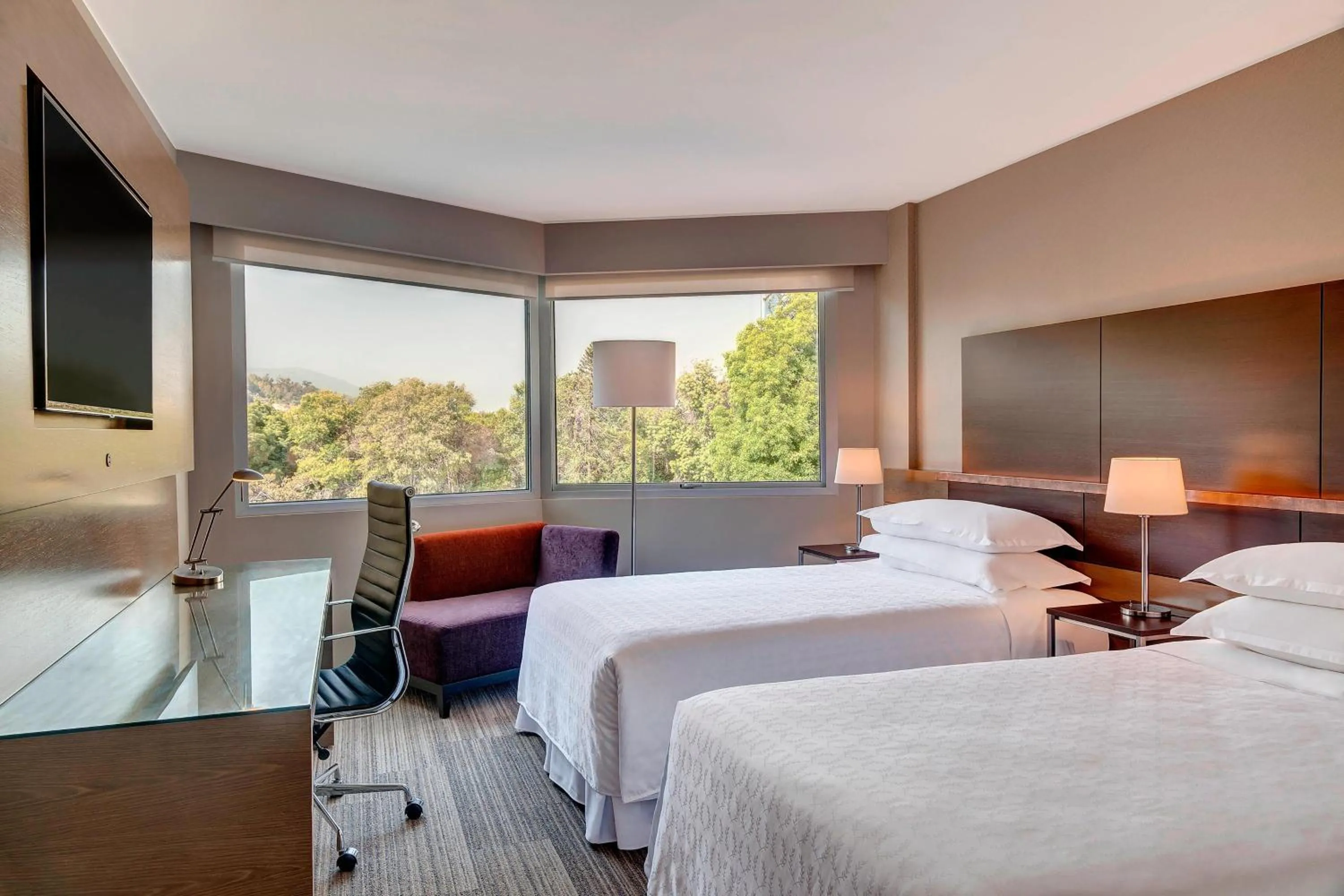 Photo of the whole room, Bed in Sheraton Santiago Hotel & Convention Center