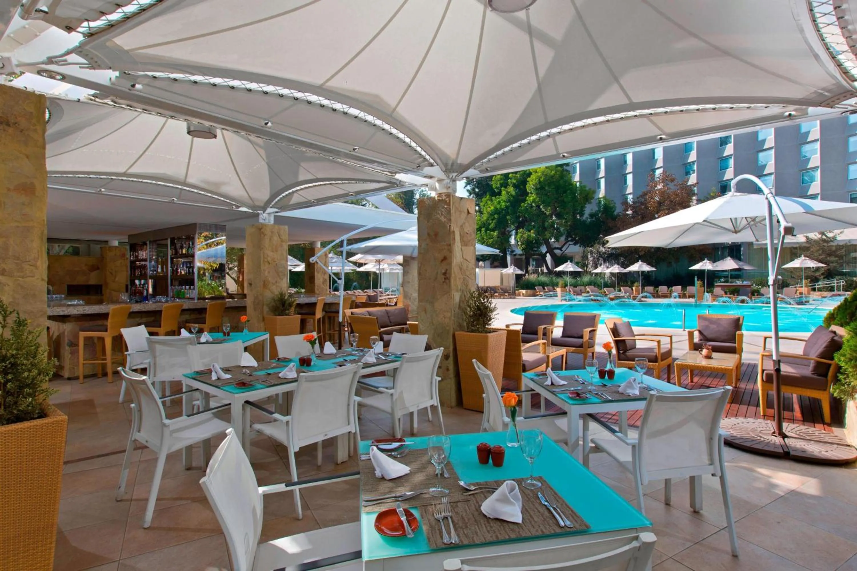 Restaurant/places to eat in Sheraton Santiago Hotel & Convention Center
