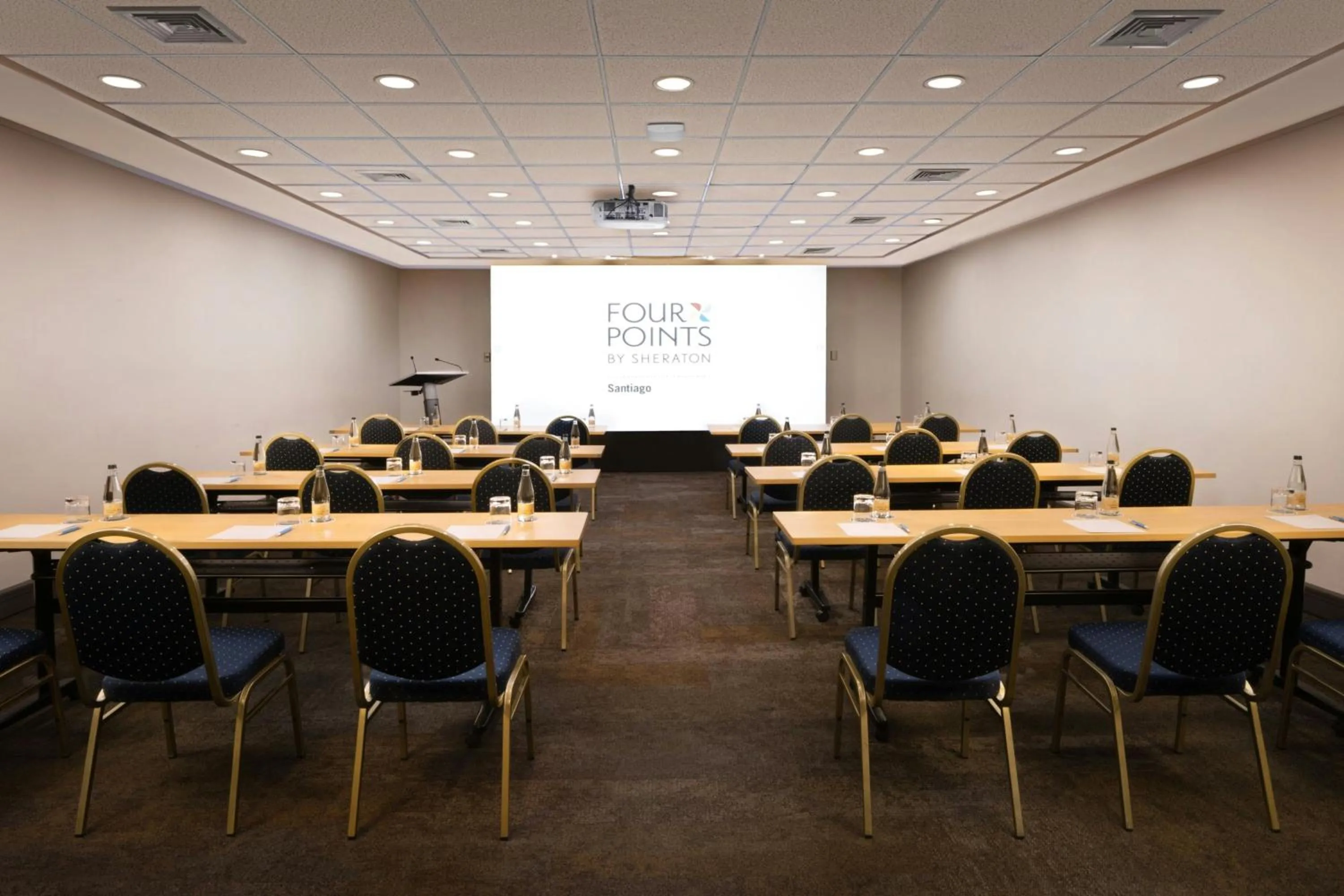 Meeting/conference room in Four Points by Sheraton Santiago