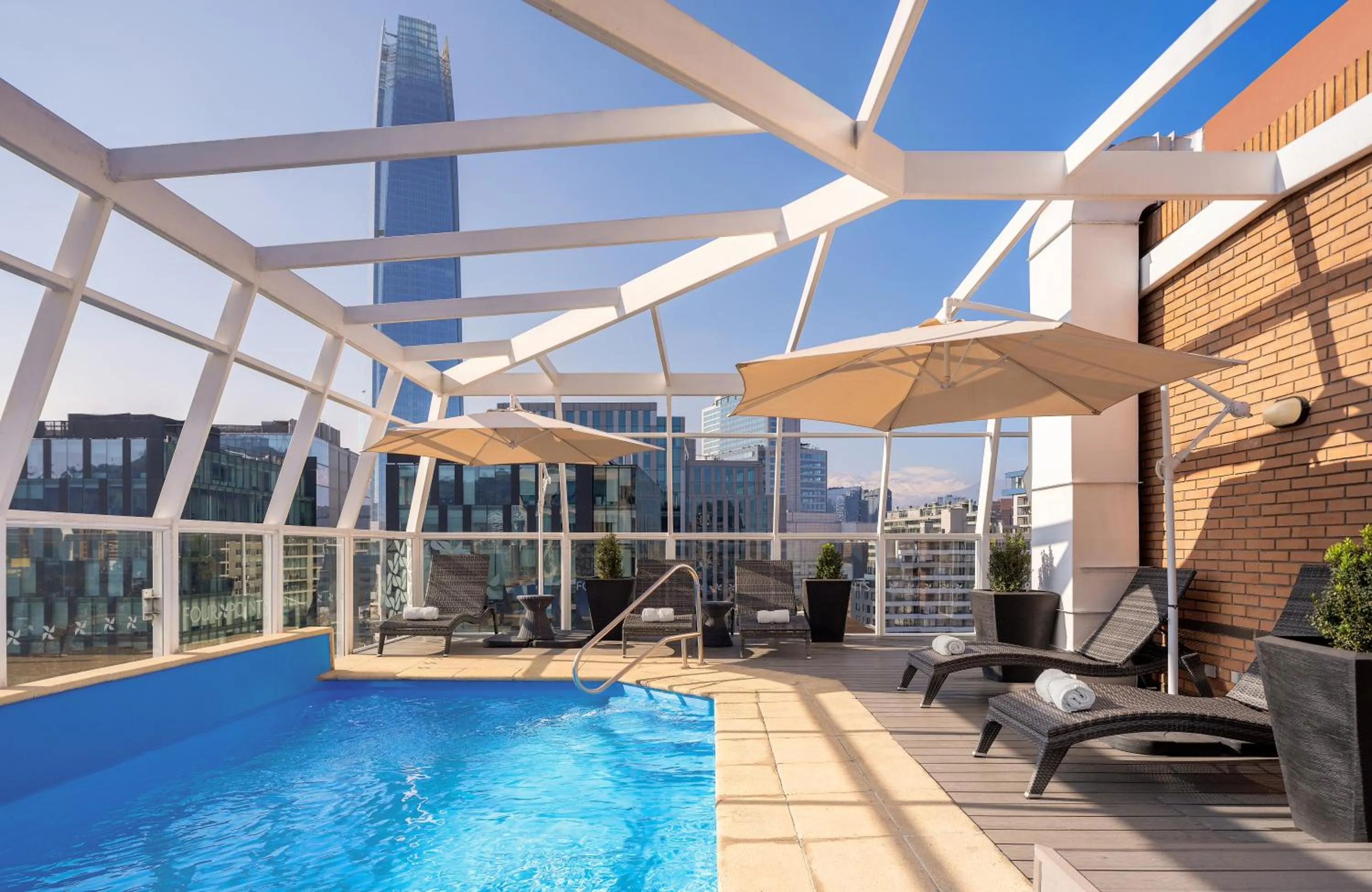 Swimming pool in Four Points by Sheraton Santiago
