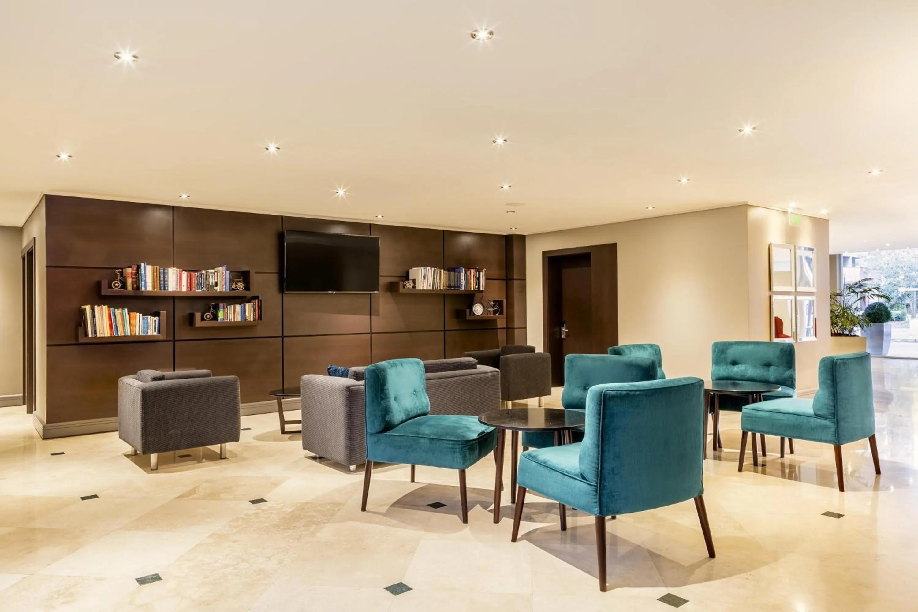 Lounge or bar in Four Points by Sheraton Santiago