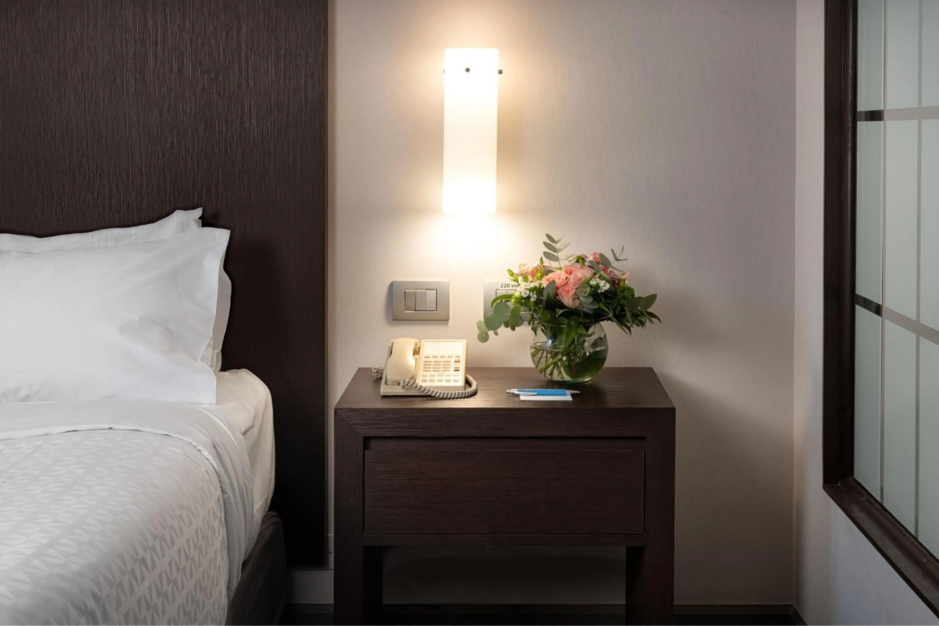 Photo of the whole room, Bed in Four Points by Sheraton Santiago