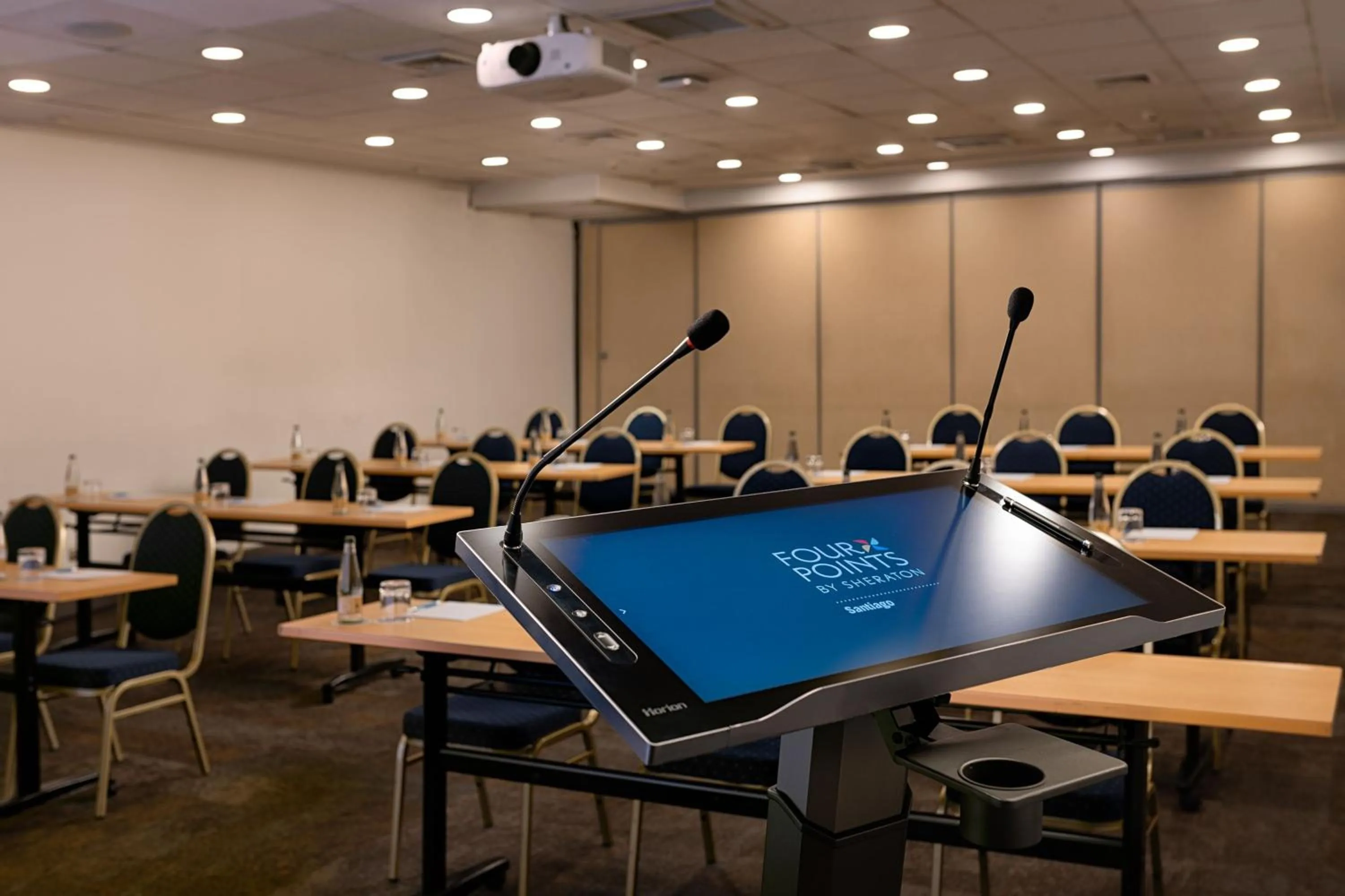 Meeting/conference room in Four Points by Sheraton Santiago