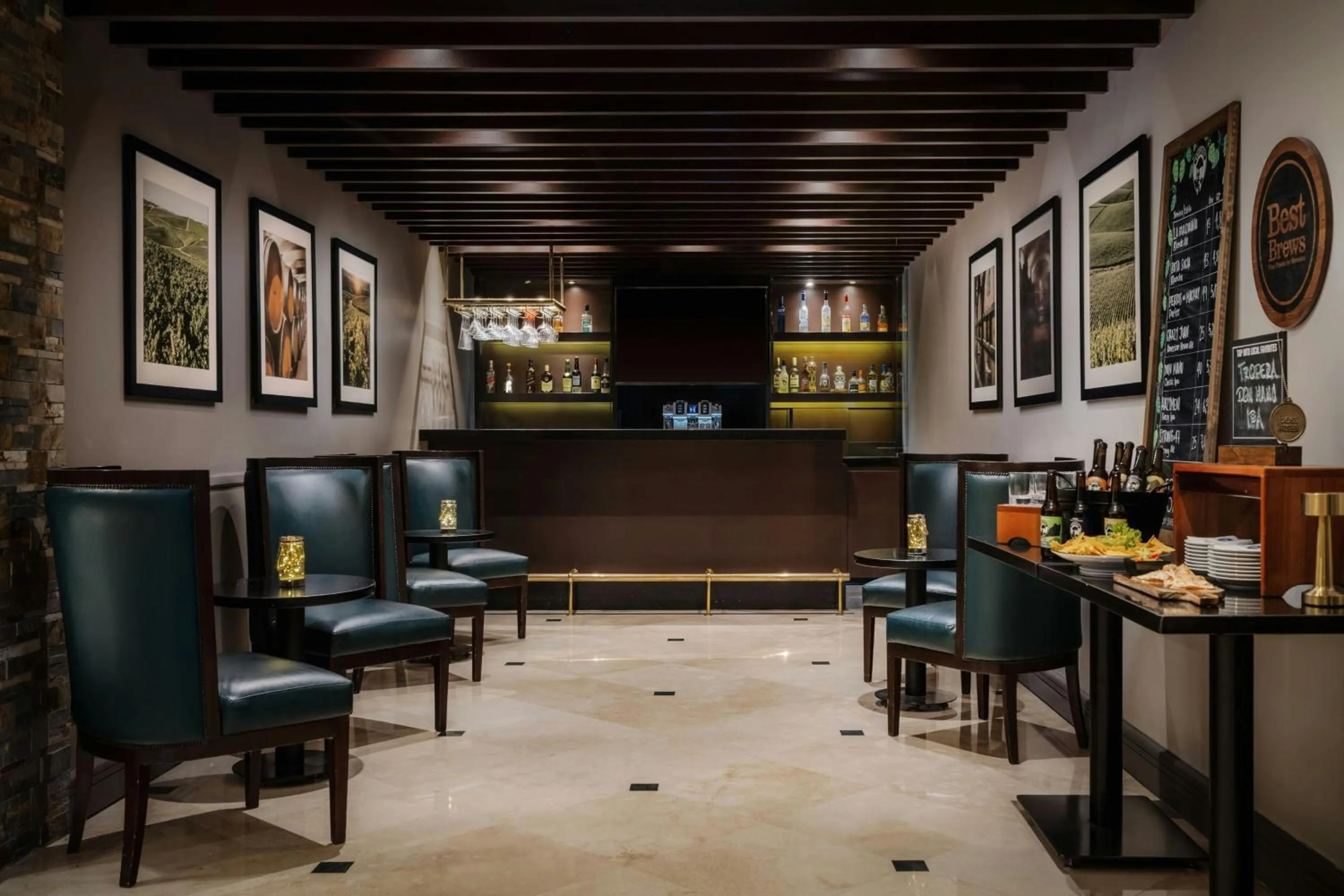 Lounge or bar in Four Points by Sheraton Santiago