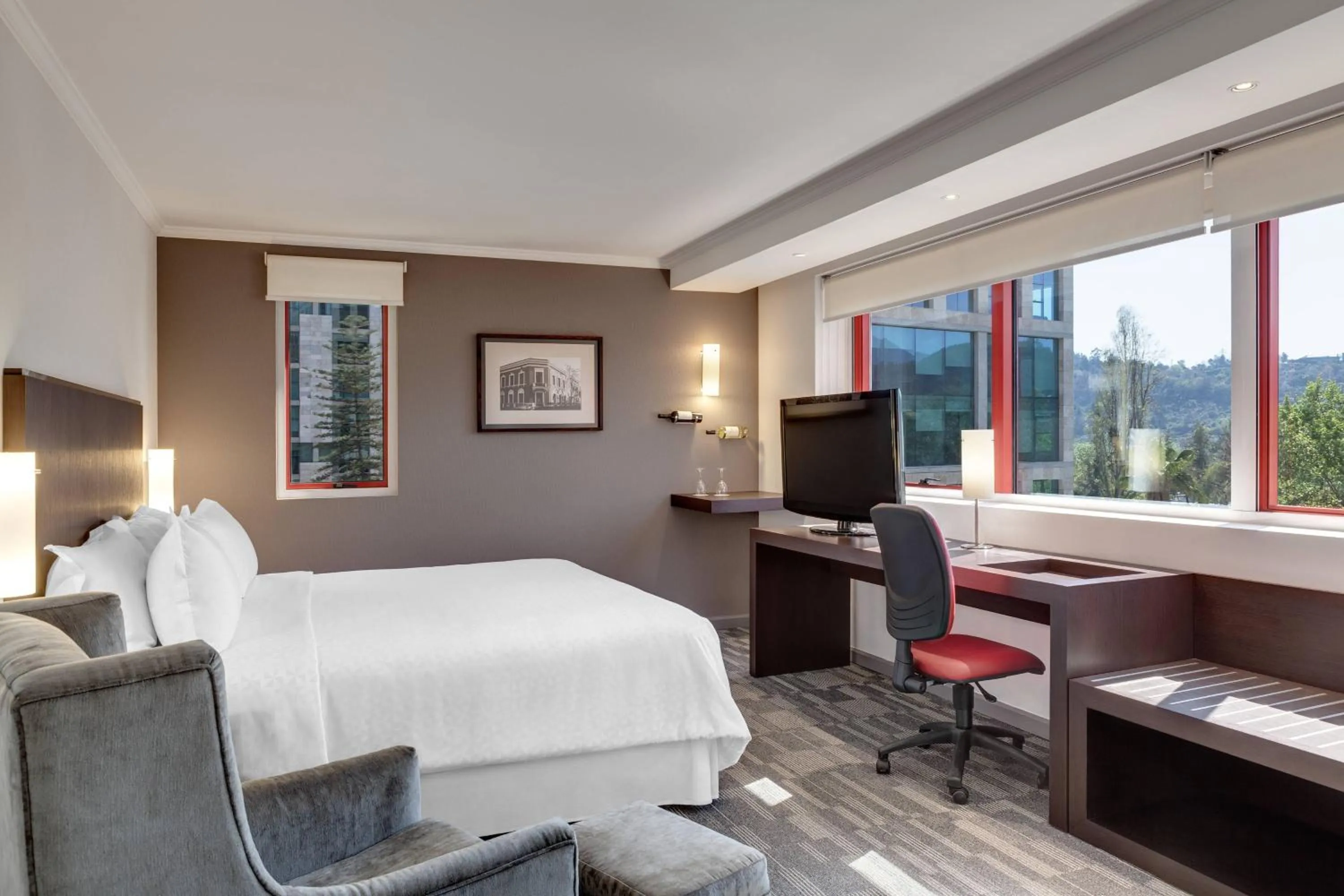 Photo of the whole room, Bed in Four Points by Sheraton Santiago