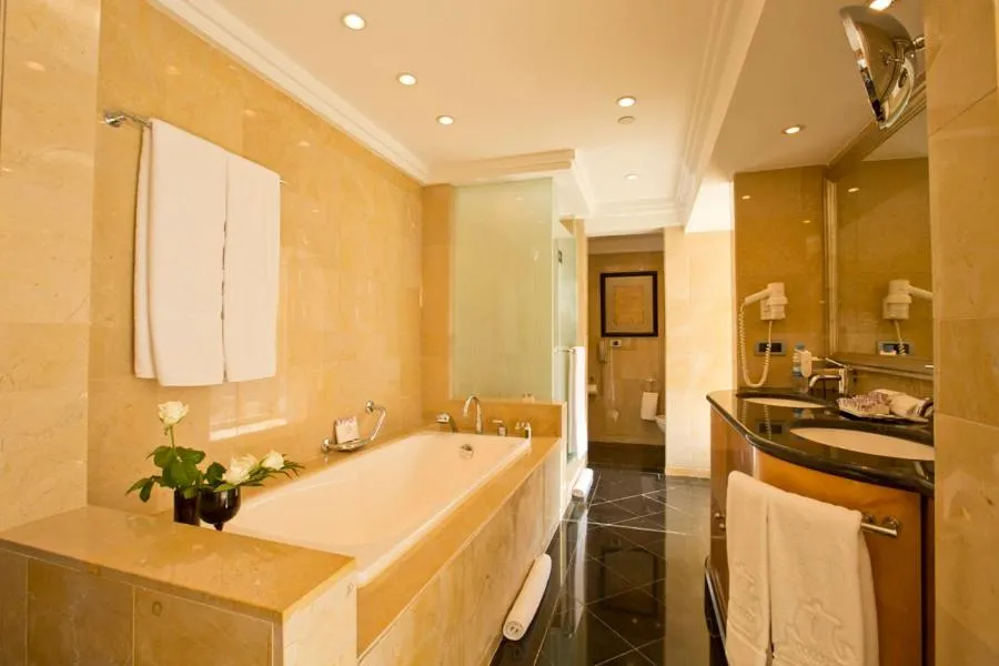 Bath in Phoenicia Residence