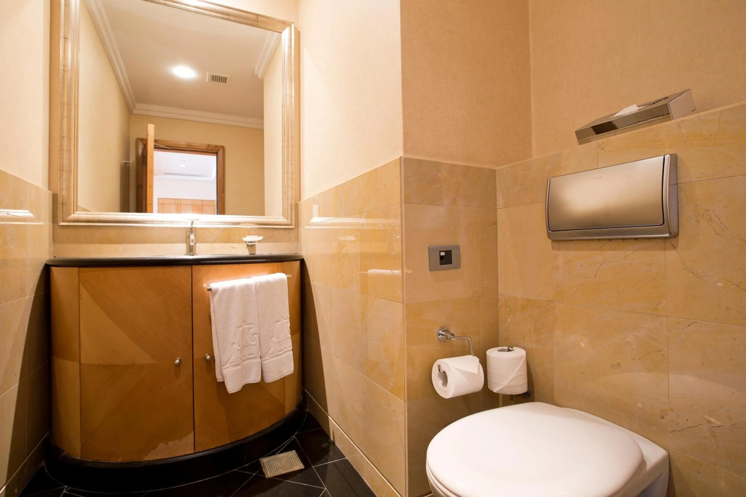 Toilet in Phoenicia Residence