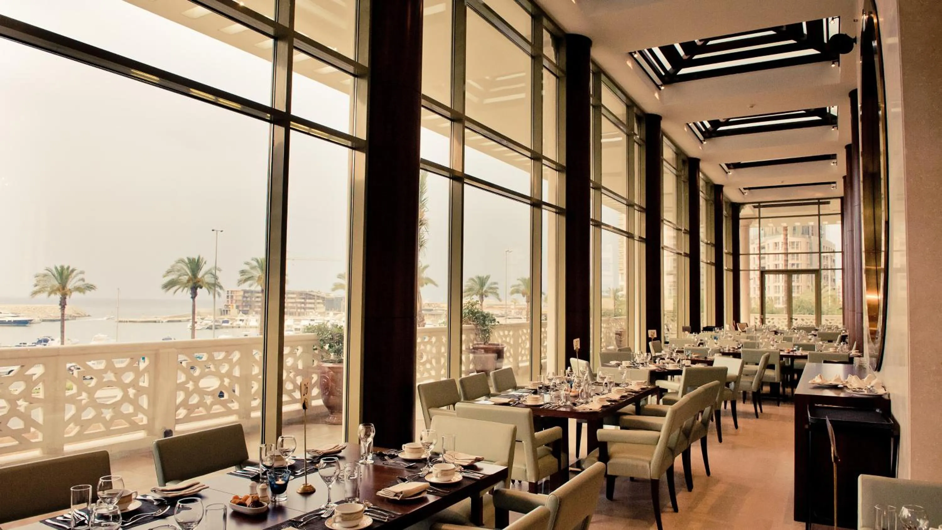 Restaurant/places to eat in Phoenicia Residence