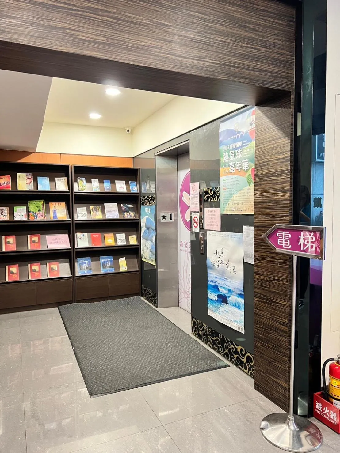 elevator in Kaishen Hotel