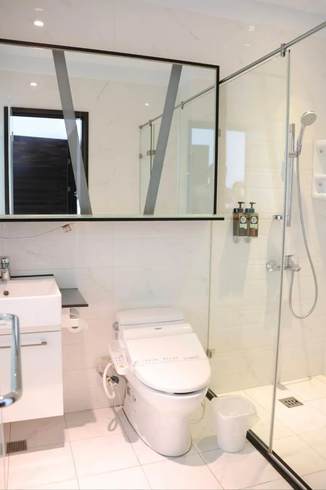 Shower in Jin Pin Hotel