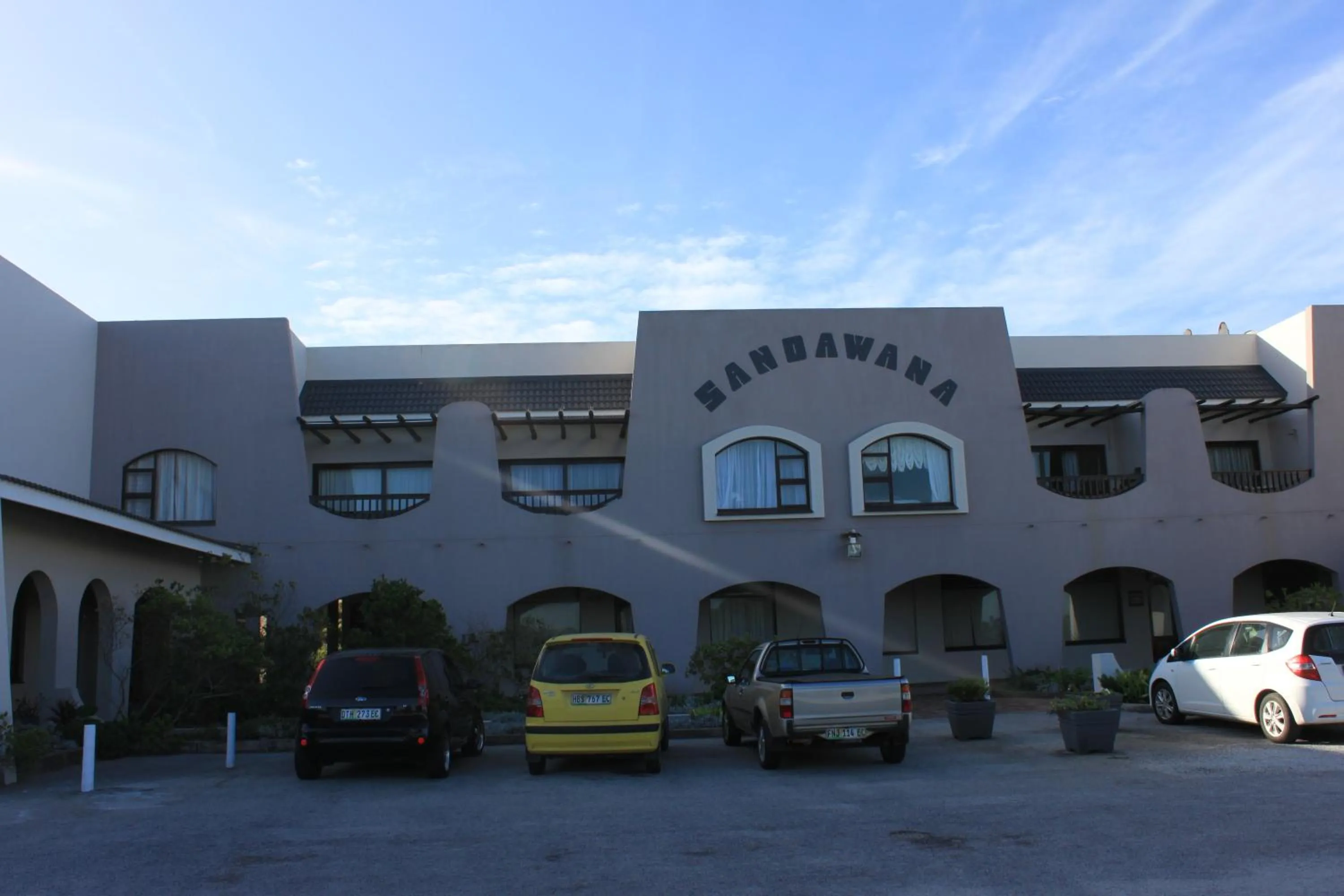 Grand Yellow Apartment