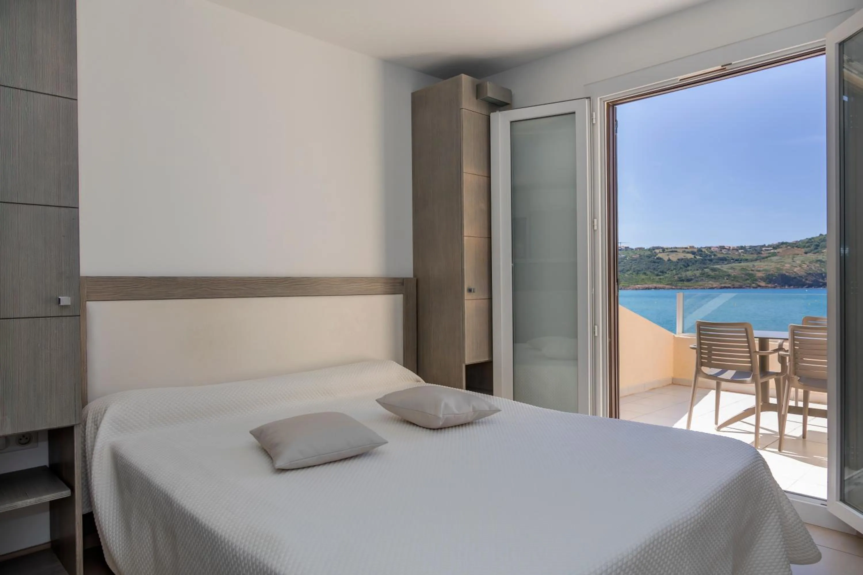 Photo of the whole room, Bed in Hôtel et Résidence Ta Kladia - Omigna