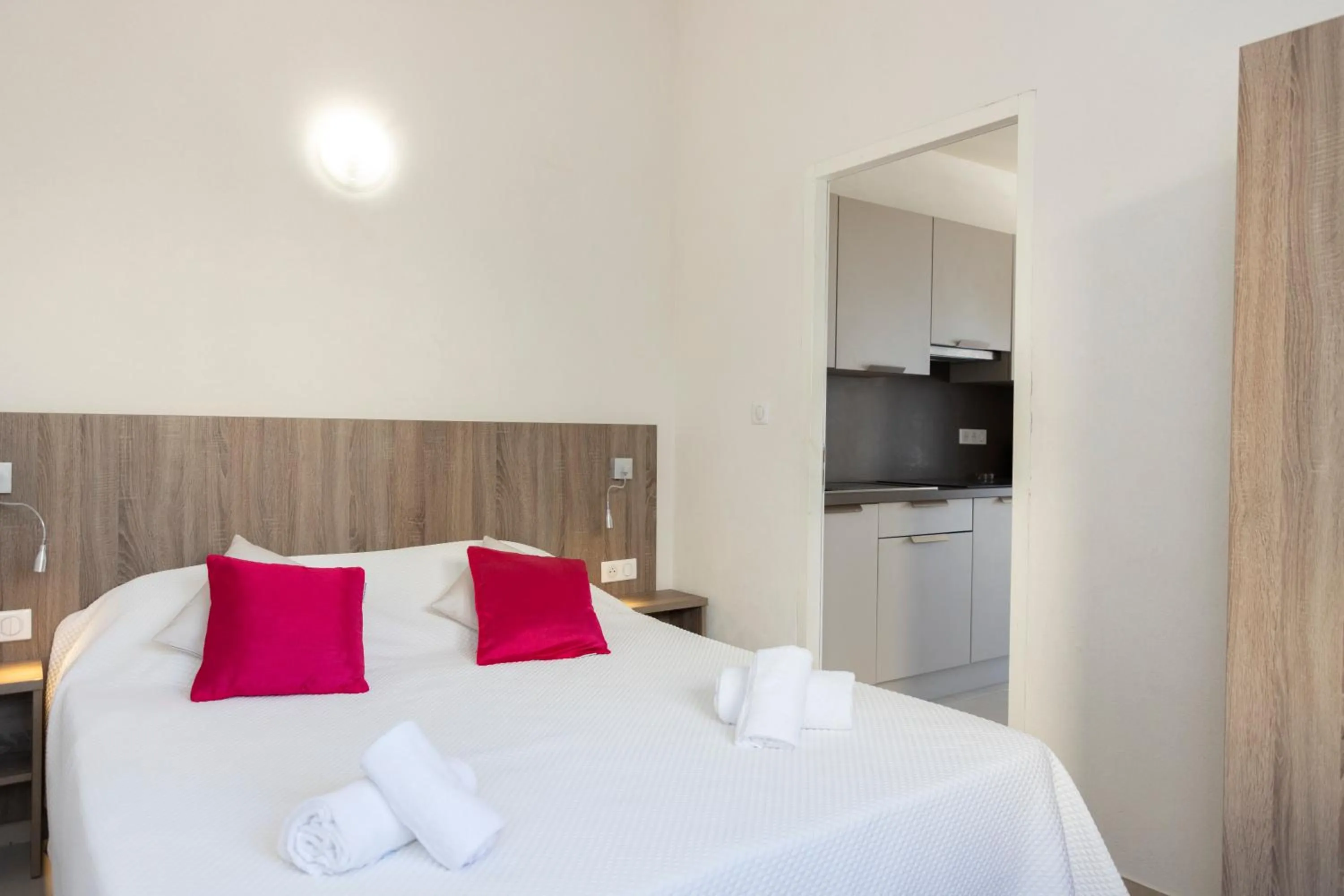 Bedroom, Bed in Hôtel et Résidence Ta Kladia - Omigna