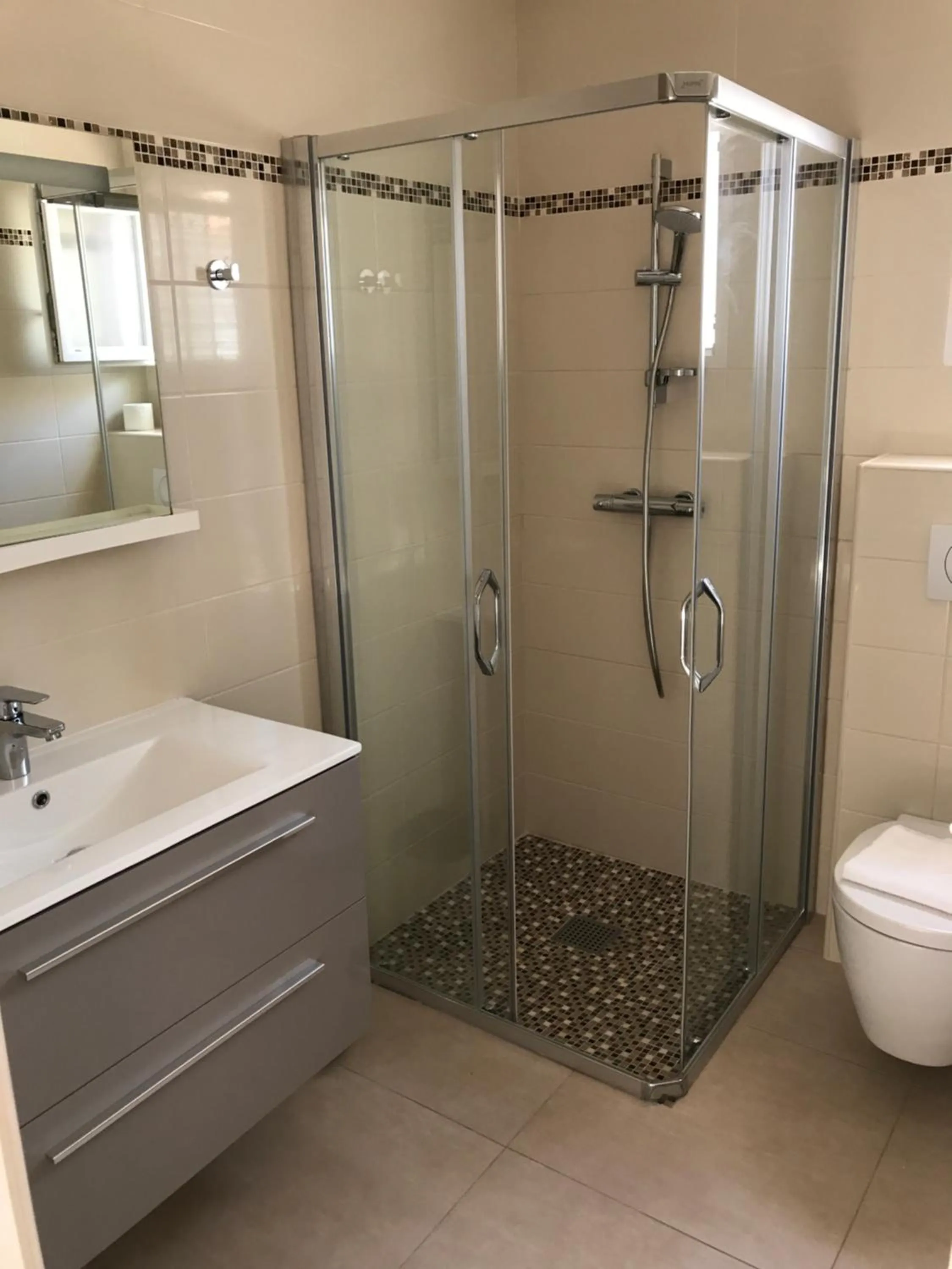 Shower in Hôtel et Résidence Ta Kladia - Omigna