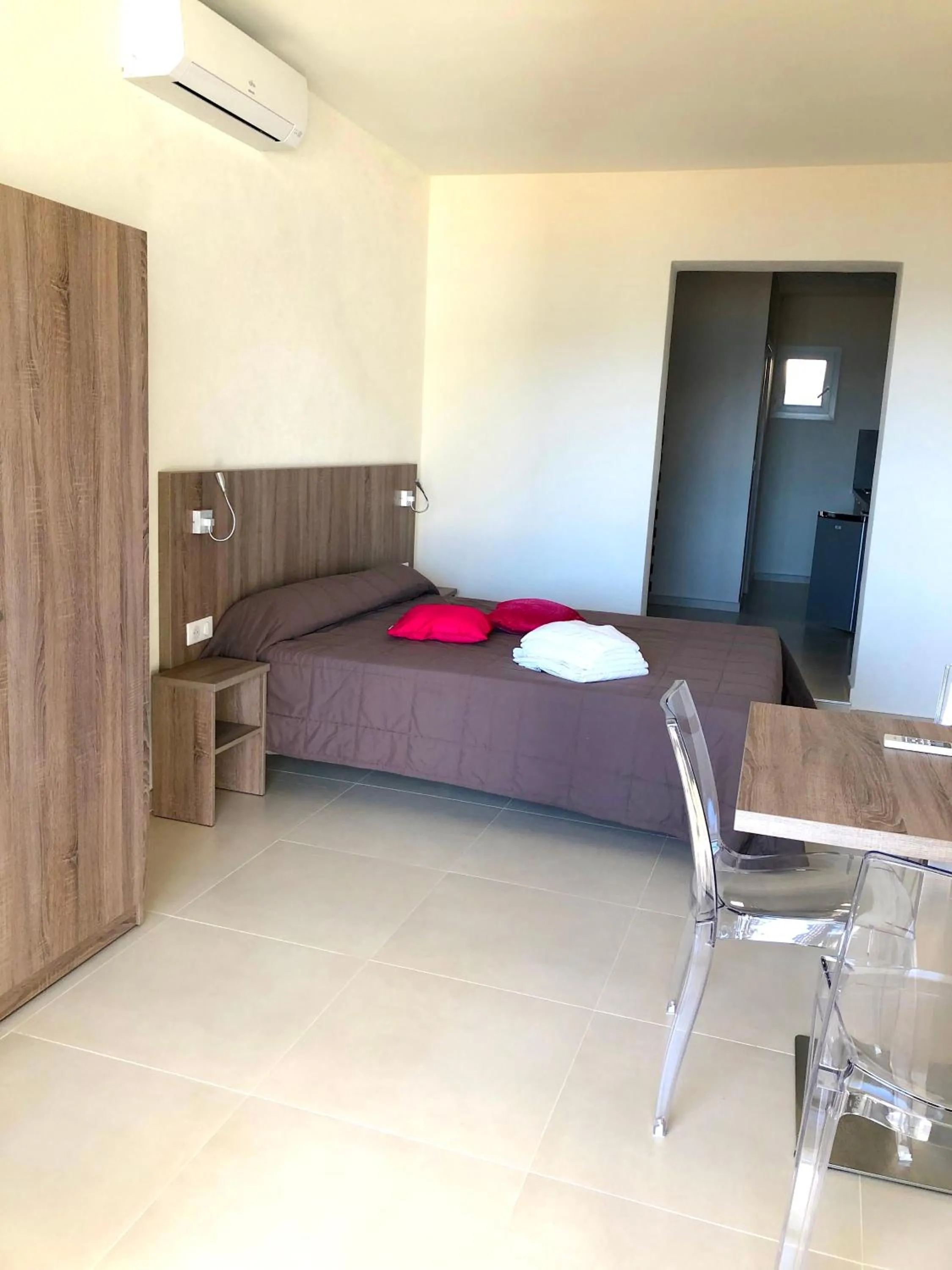 Bedroom, Bed in Hôtel et Résidence Ta Kladia - Omigna