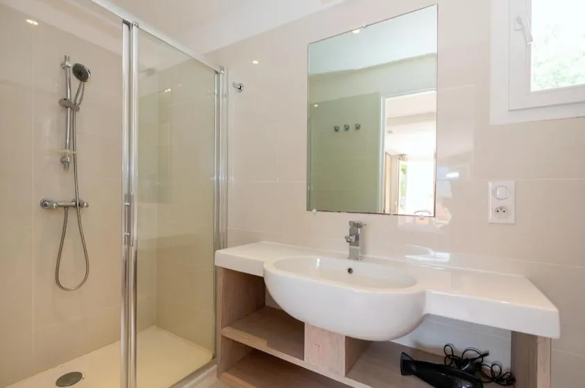 Bathroom in Hôtel et Résidence Ta Kladia - Omigna