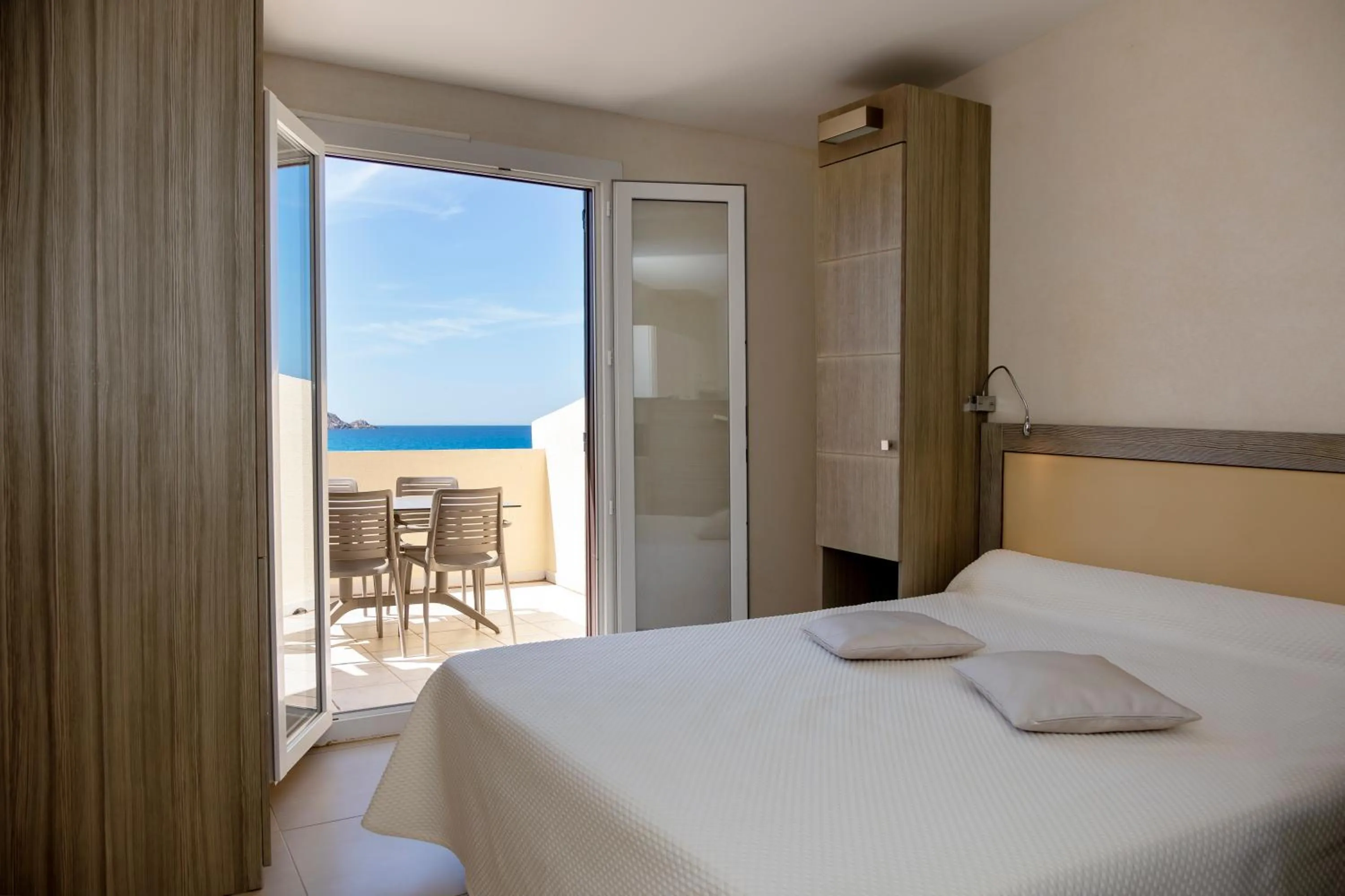 Bedroom, Bed in Hôtel et Résidence Ta Kladia - Omigna