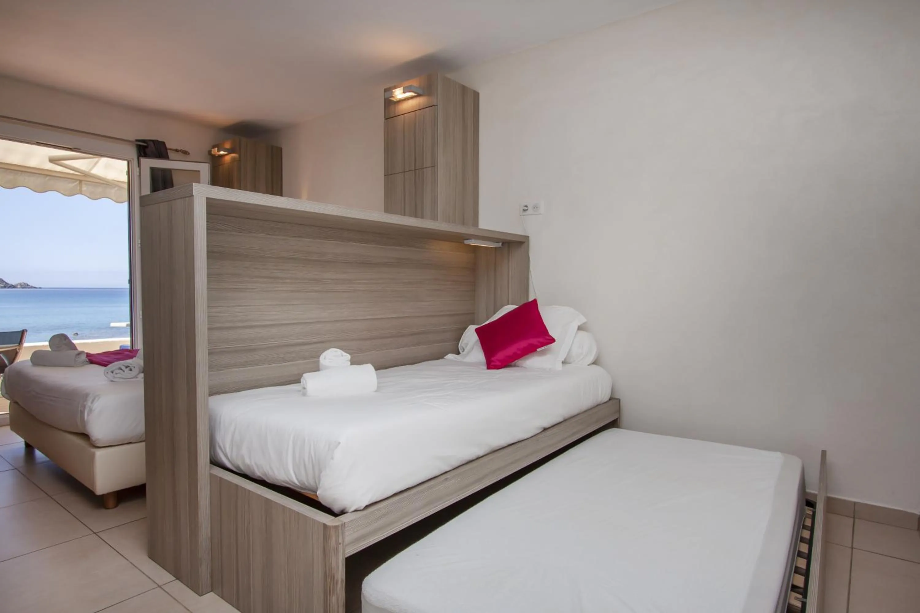 Photo of the whole room, Bed in Hôtel et Résidence Ta Kladia - Omigna